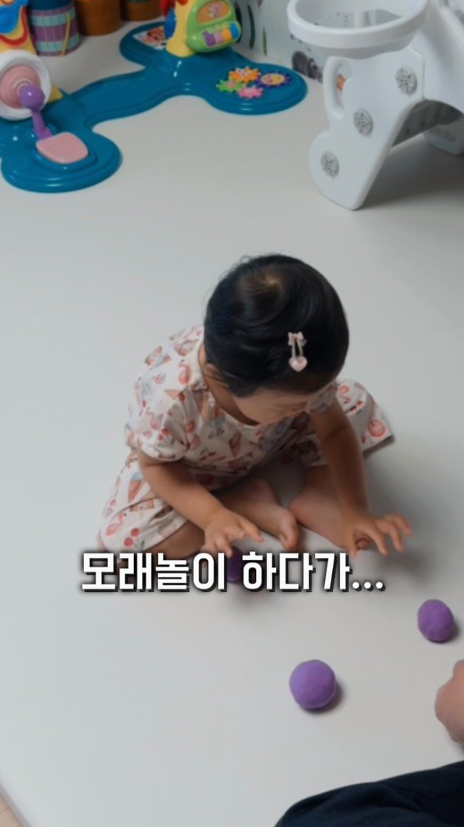 myong.mommy 게시물 이미지: 모래놀이가 아이들 소근육 발달에 좋긴 좋가든요? 

그런데 모래놀이 중에 입에...
