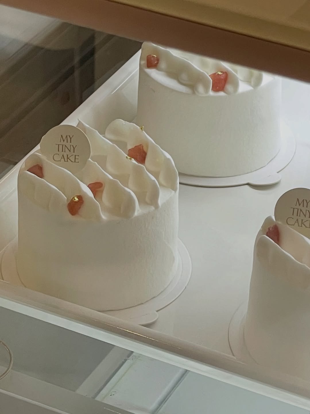 Photo by 나의작은케이크 • mytinycake • 작은케이크 •일산케이크 on July 31, 2025. May be an image of cake, strawberry, fruitcake and text.