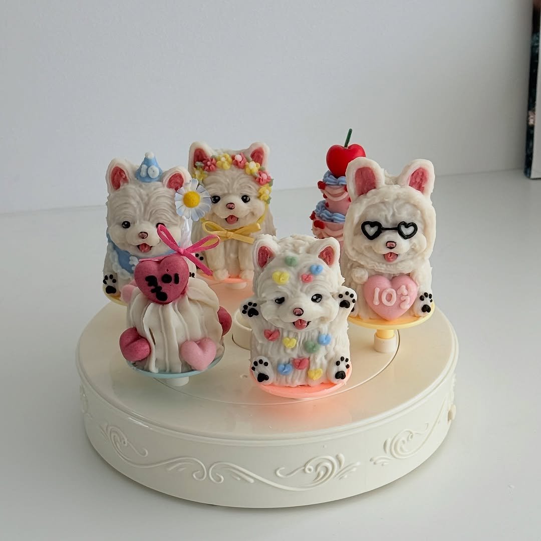 Photo shared by 앤디어 |강아지케이크  | 서울강아지케이크클래스 | 서울강아지케이크 on July 31, 2025 tagging @n.dear_ing. May be an image of toy, candle and text.