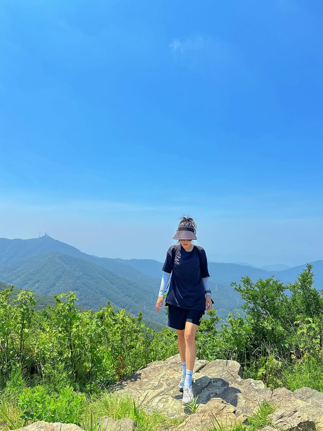 Photo by 유지어터 jiny :) on July 14, 2025. May be an image of 1 person, mountain and text.