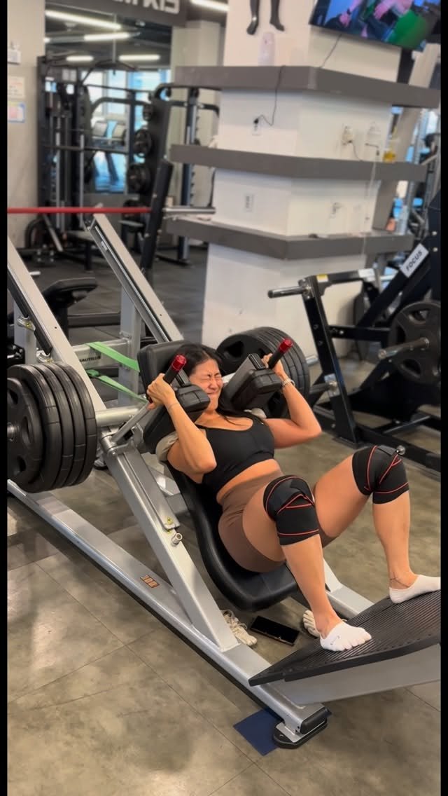 na.ho.ni 게시물 이미지: 힘쎗다 나햔이.. 벨트도 안햇네..자극이고 뭐고 저 새다리로 그냥 냅다 힘으로 밀던...