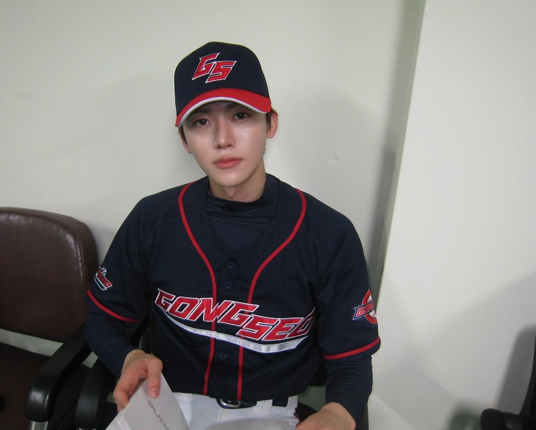 Photo by JAEMIN on January 19, 2026. May be an image of baseball, hat and text that says 'GS GONGSEL e0 Ne'.