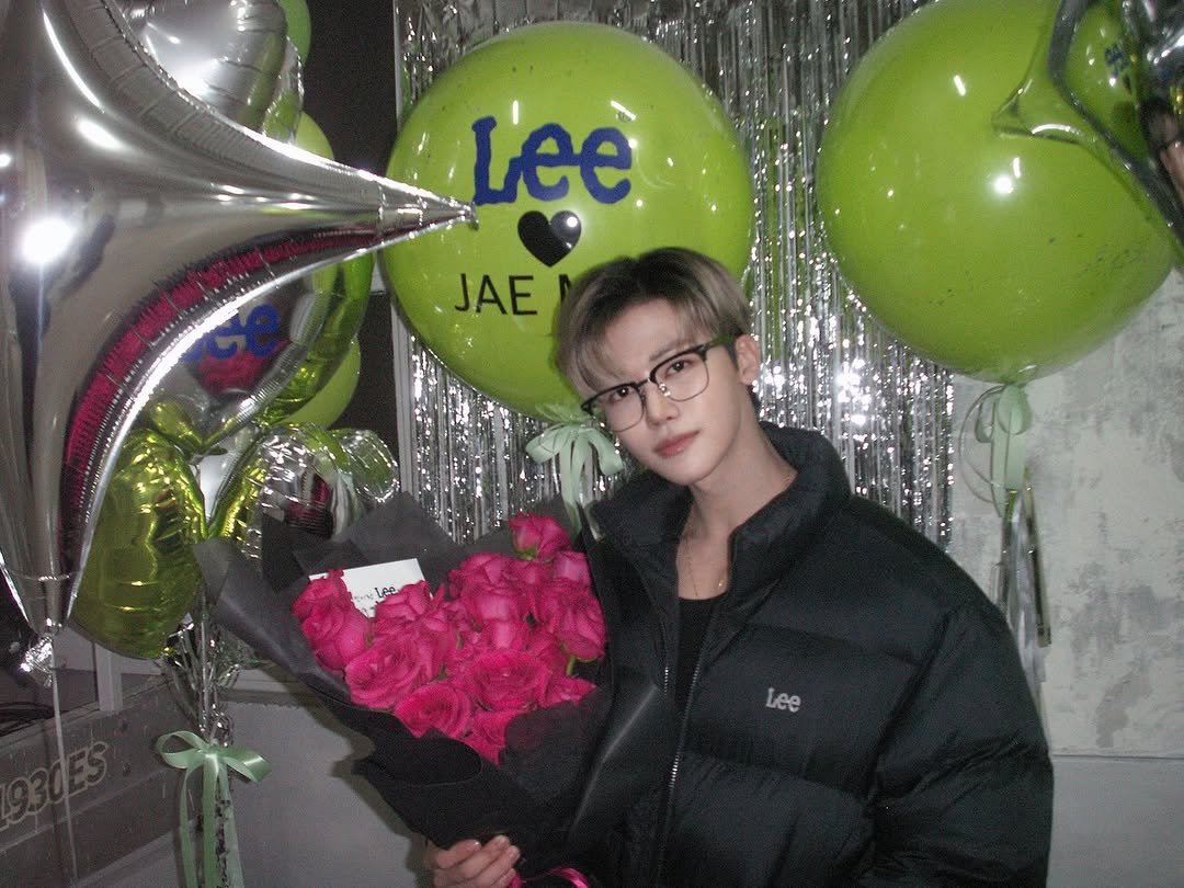 Photo by JAEMIN on January 17, 2026. May be an image of one or more people, bangs, balloon, bolo tie and text that says 'L'ee JAE Lee Lee'.