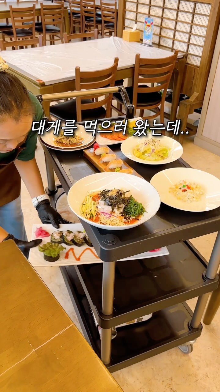 na.y.o.o.n 게시물 이미지: 나는 분명.. 대게를 먹으러 왔는데..🦀 스끼다시 막 퍼주는 곳🫶🏻
대게 먹으러...