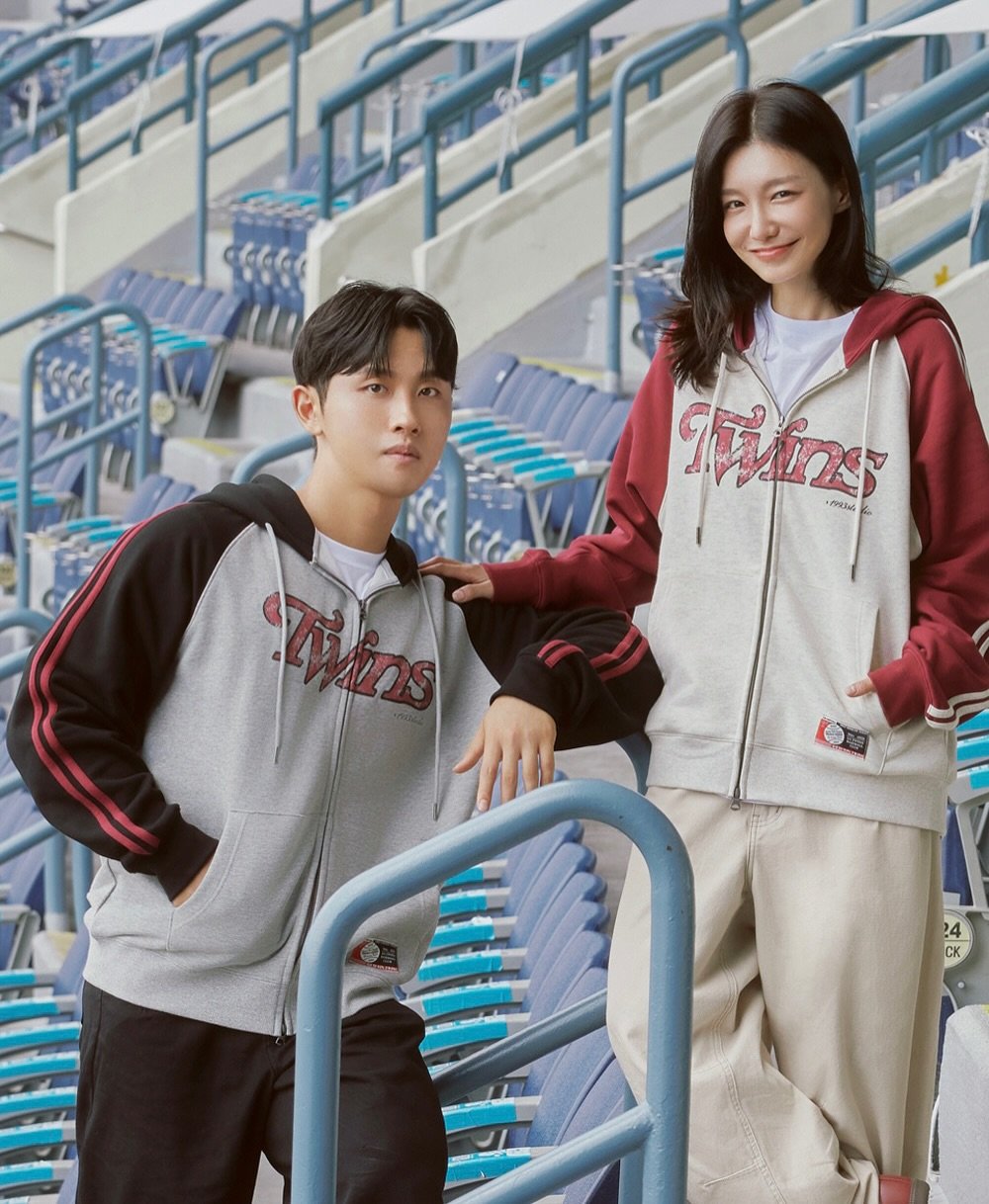 Photo shared by 나코깅 🍑 on September 11, 2025 tagging @shin_so_yul, @1993studio_official, and @lgtwinsbaseballclub. May be an image of 2 people, duffle coat, sweatshirt, parka, sweatpants and text.