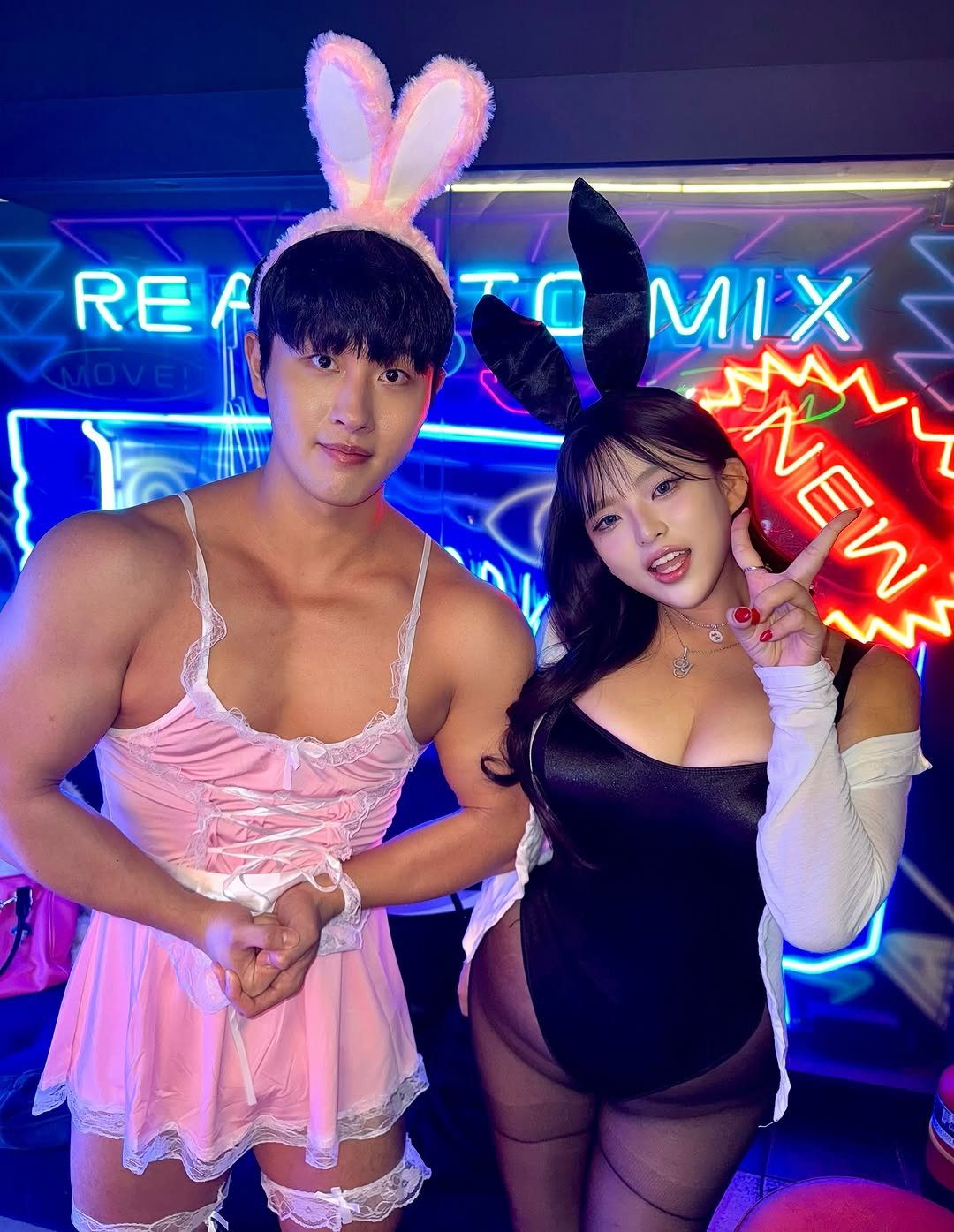 Photo by 나코깅 🍑 in Itaewon, Seoul with @ga_zero323. May be an image of one or more people and text.