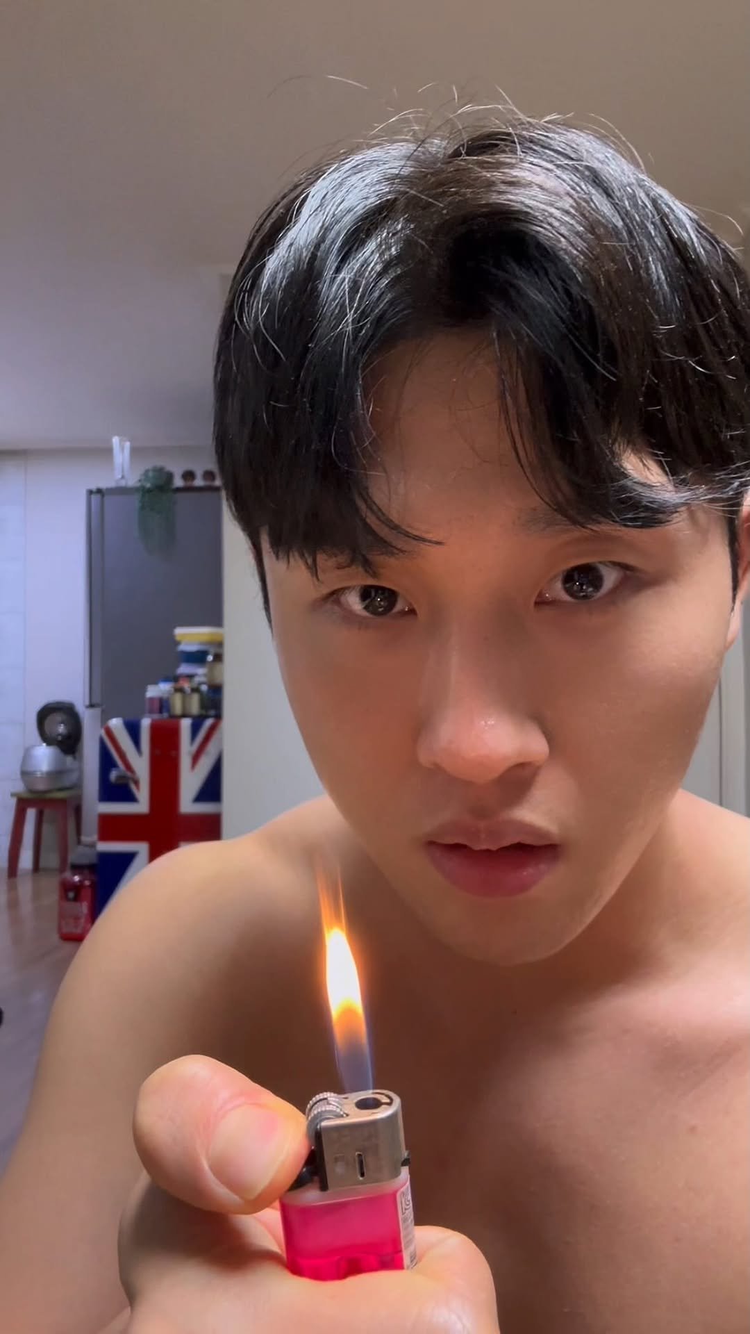 na_koging 게시물 이미지: 라이터 챌린지 찐 막차이자 종결.
-
-
#라이터 #라이터챌린지 #운동하는남자...