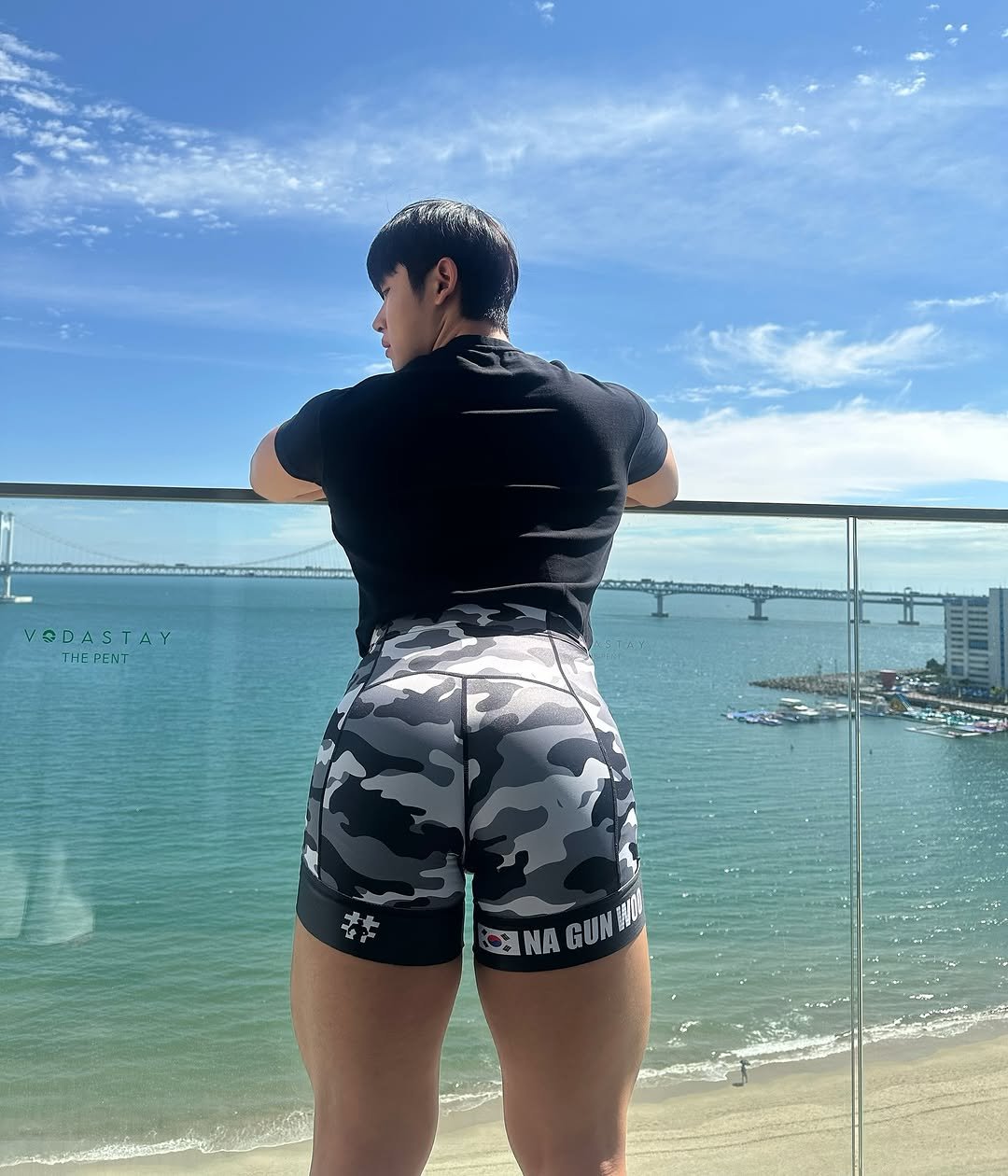 Photo by 나코깅 🍑 on September 27, 2025. May be an image of 1 person, activewear, sportswear, shorts and text that says 'V VODASTAY HEPENT HEPENT NA ENAGUNH GUN'.