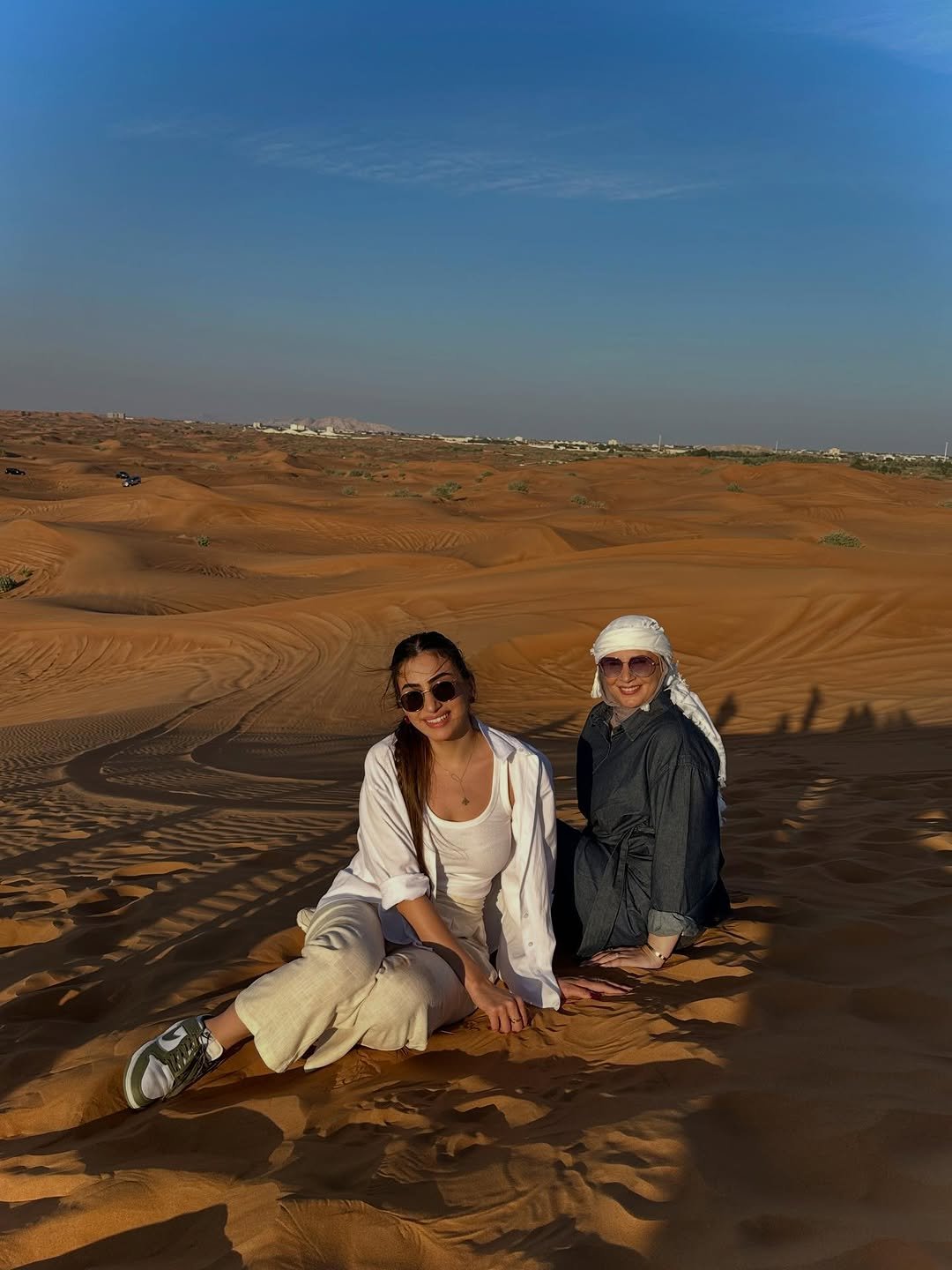 nadin_barzi 게시물 이미지: Desert Mood With Mama✨

#DesertMood...