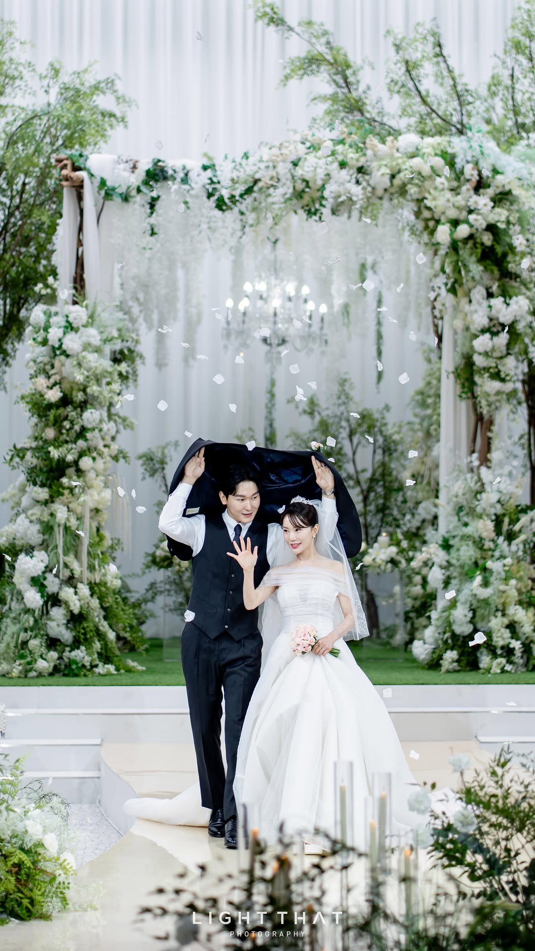 nae_leee 게시물 이미지: 결혼 1달차🩷
25.09.20🤵👰‍♀️💍

#신부입장 #프리티걸 #신부입장곡 #결혼...