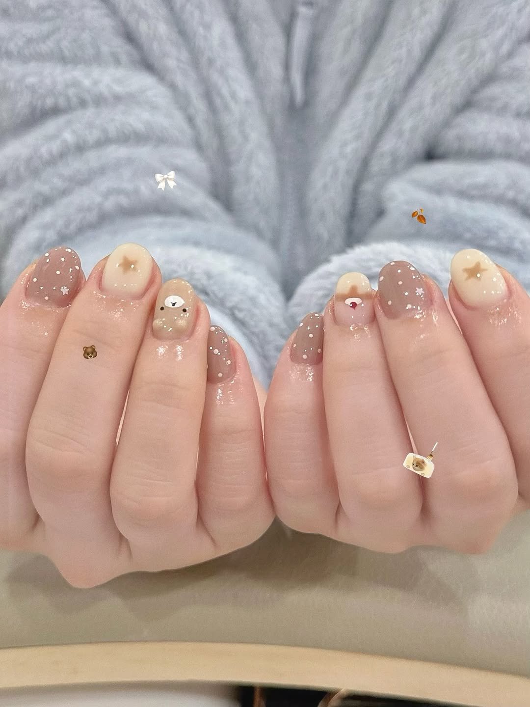 Photo by 인계동네일•수원네일•수원시청네일 | 네일몽슈 🦢🤍 in 인계동 나혜석거리. May be an image of one or more people, fingernails and text.