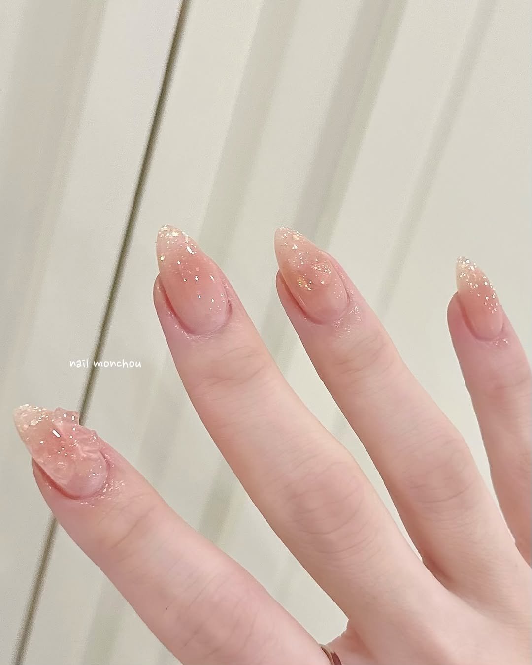 Photo by 인계동네일•수원네일•수원시청네일 | 네일몽슈 🦢🤍 on March 18, 2026. May be an image of one or more people, fingernails and text that says 'nailmonchou wail monchou'.