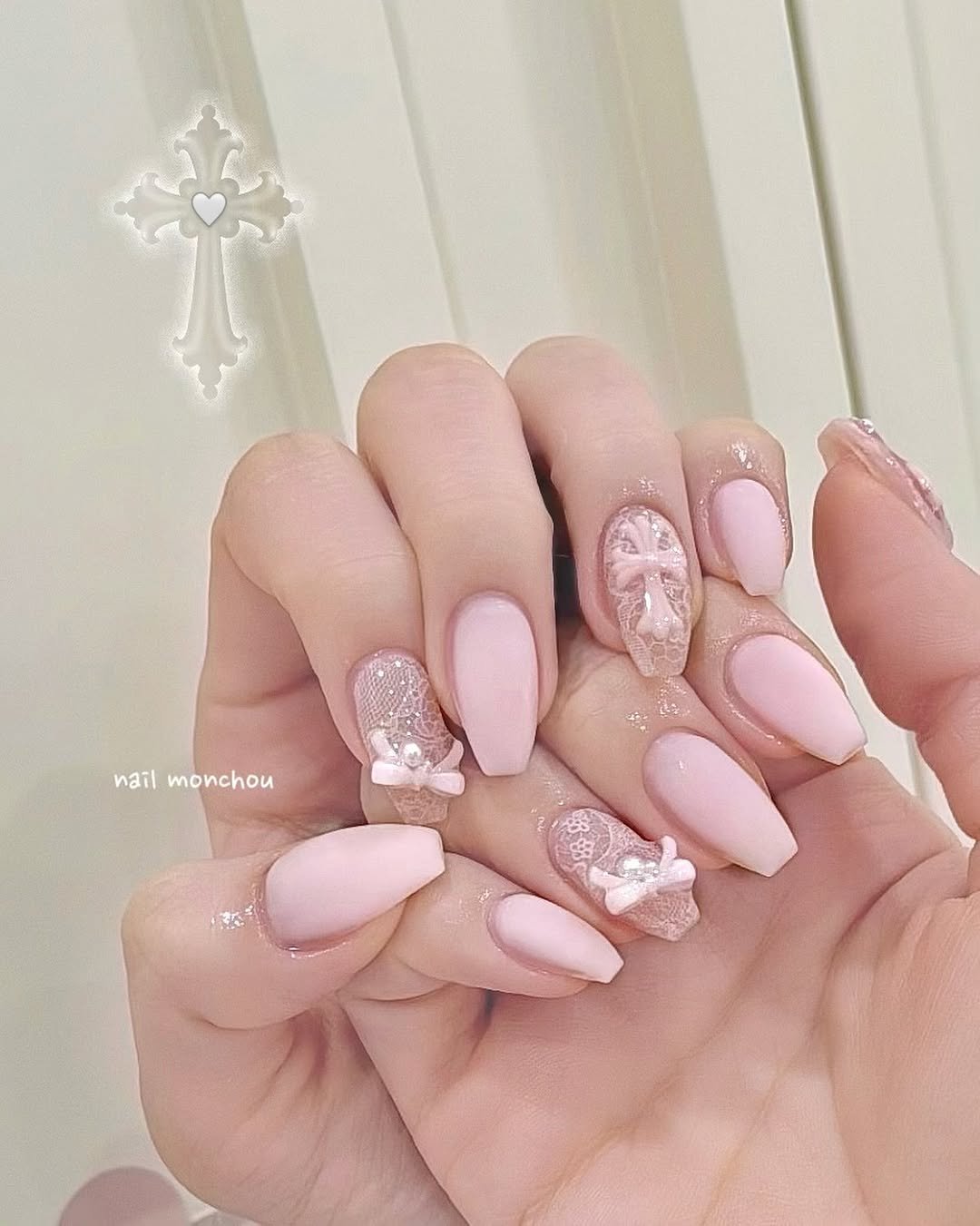 Photo by 인계동네일•수원네일•수원시청네일 | 네일몽슈 🦢🤍 in 인계동 나혜석거리. May be an image of one or more people, fingernails and text that says 'N ትናክ nailmonchou nail monchou'.