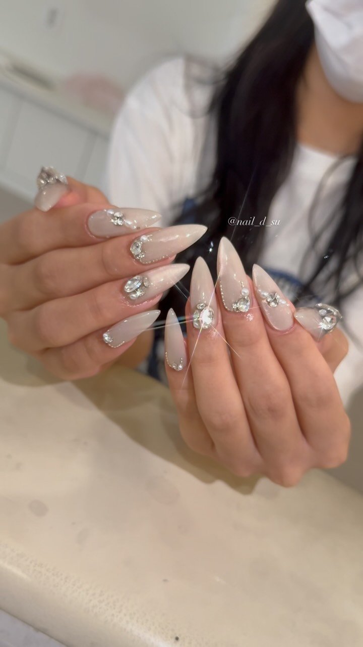 nail_d_su 게시물 이미지: ⠀
실장님 시술₊˚⊹♡
⠀
 price_129,000

───────── ౨ৎ...