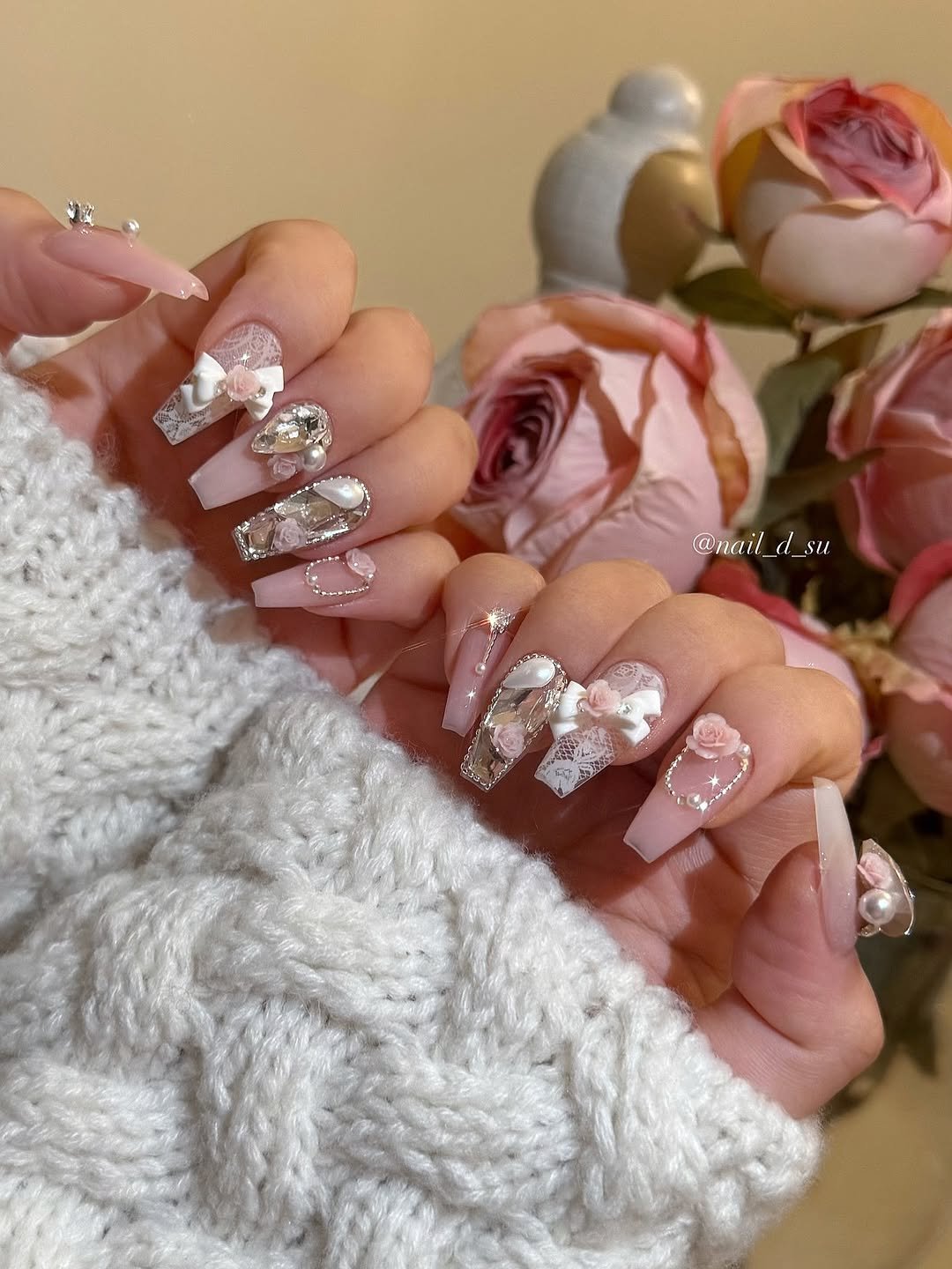 Photo by 네일드수·대전네일·유성네일·대전네일수강 in 대전 원신흥동 with @nail_d_su. May be an image of one or more people, fingernails and text.