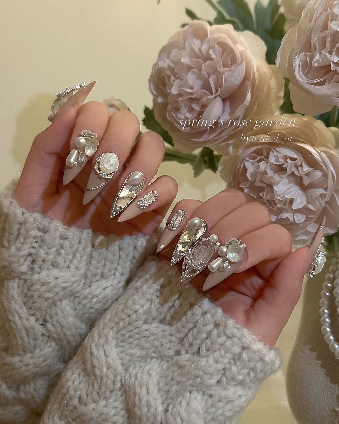 Photo shared by 네일드수·대전네일·유성네일·대전네일수강 on March 27, 2026 tagging @nail_d_su. May be an image of one or more people, fingernails and text that says 'spring springsrosegarten r'OSe garden bimait bjmits il SH'.