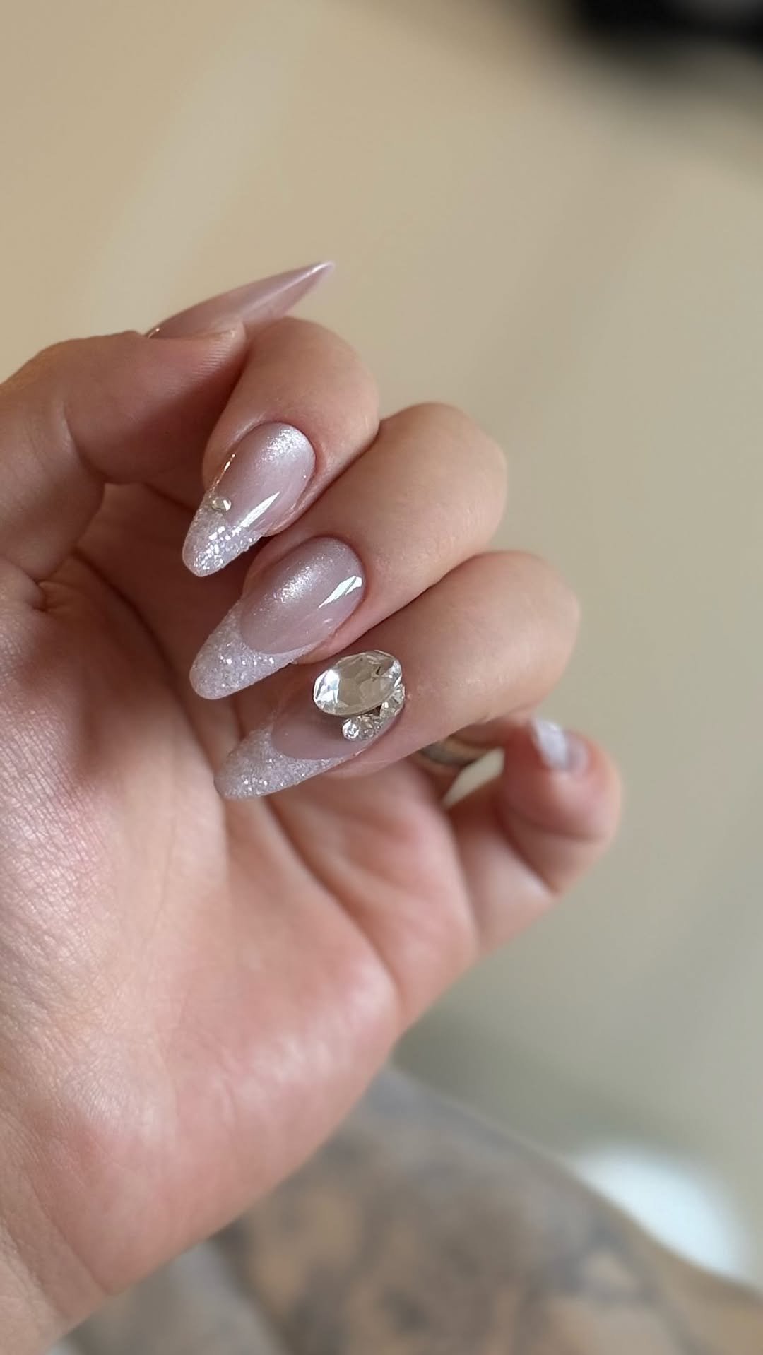 nail_d_su 게시물 이미지: ⠀
돌아온 원장이의 셀프네일💅

자주 쓰는 @cloud_official___...