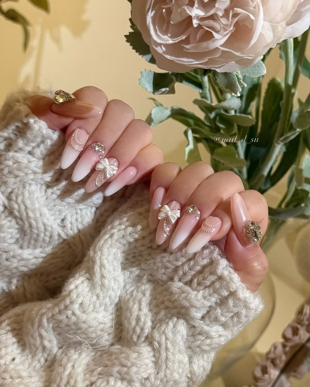 Photo by 네일드수·대전네일·유성네일·대전네일수강 in 대전 원신흥동 with @nail_d_su. May be an image of one or more people, fingernails and text.