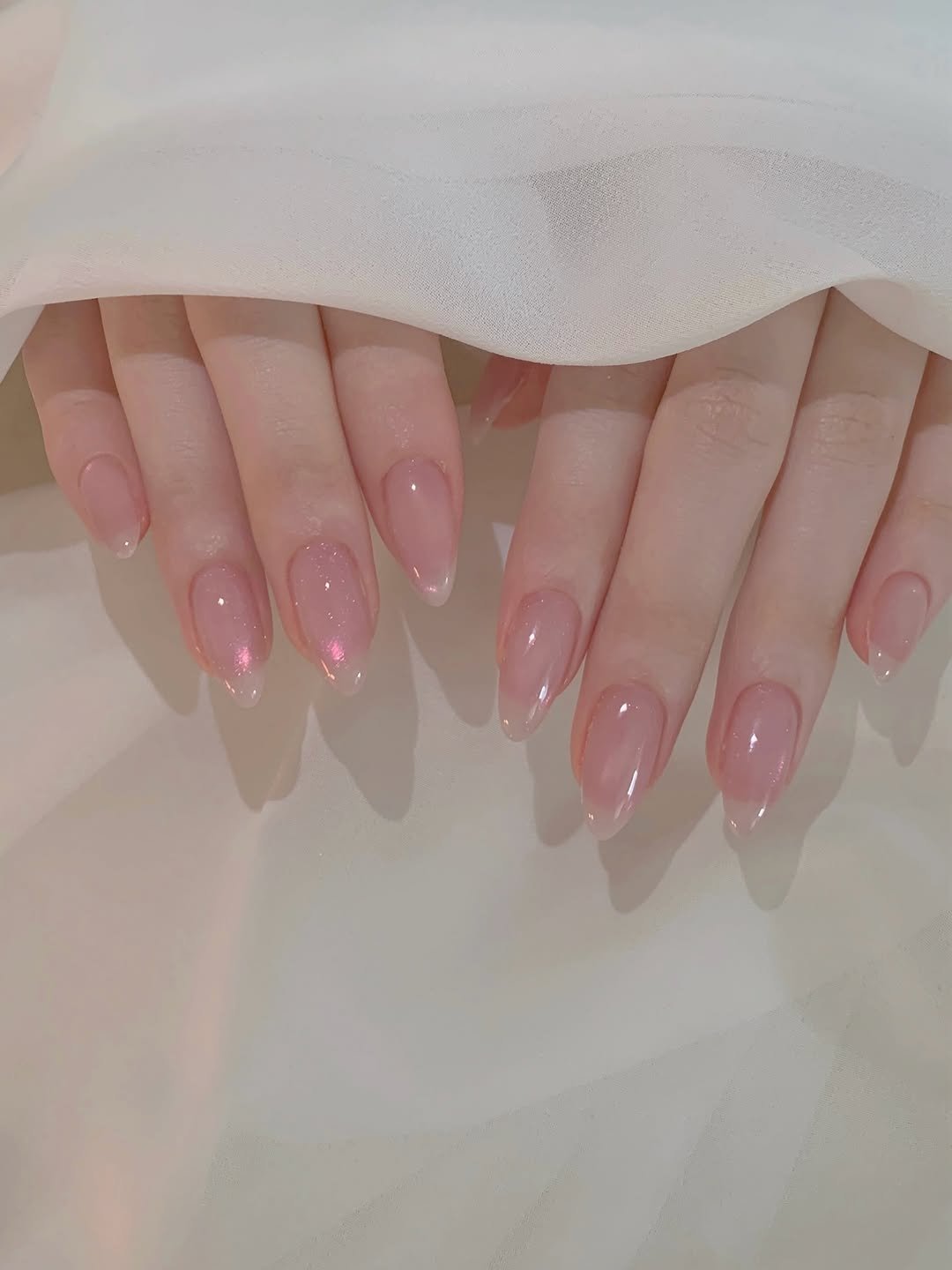 Photo shared by 네일 데이주드♡̴ / 신사네일 압구정네일 on March 27, 2026 tagging @dnoir_official. May be an image of one or more people, fingernails and text.