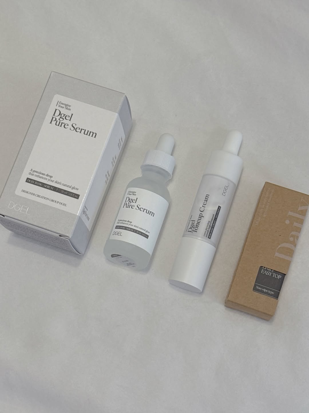 Photo shared by 네일 데이주드♡̴ / 신사네일 압구정네일 on March 24, 2026 tagging @dgel_korea. May be an image of hair product, fragrance, hand cream, lotion and text.