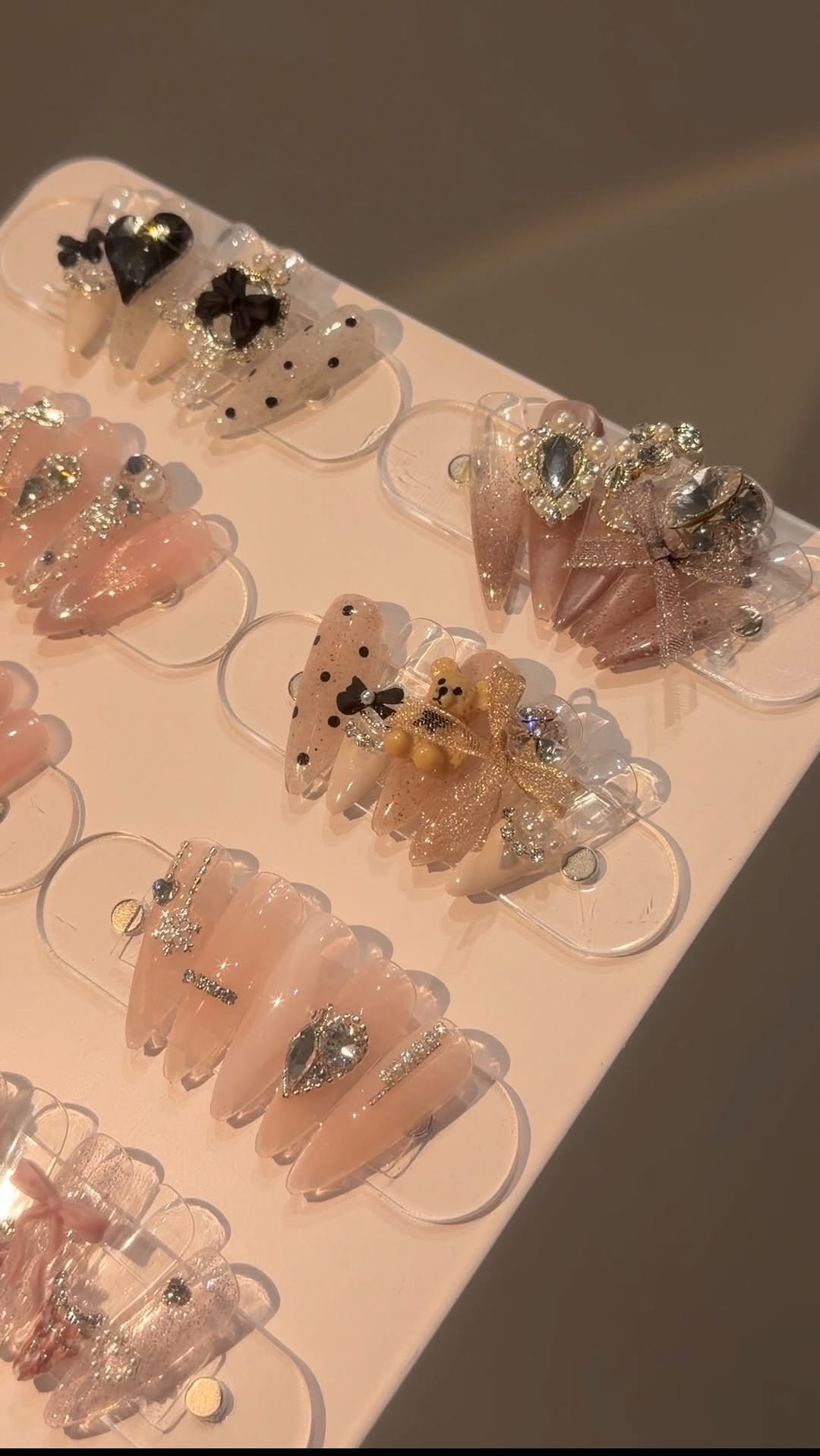 nail_ilang 게시물 이미지: #1월아트 #이달의아트 

♡┈ 예약문의 프로필링크 ┈♡
 
  ෆ ⃛전체 팁연장...