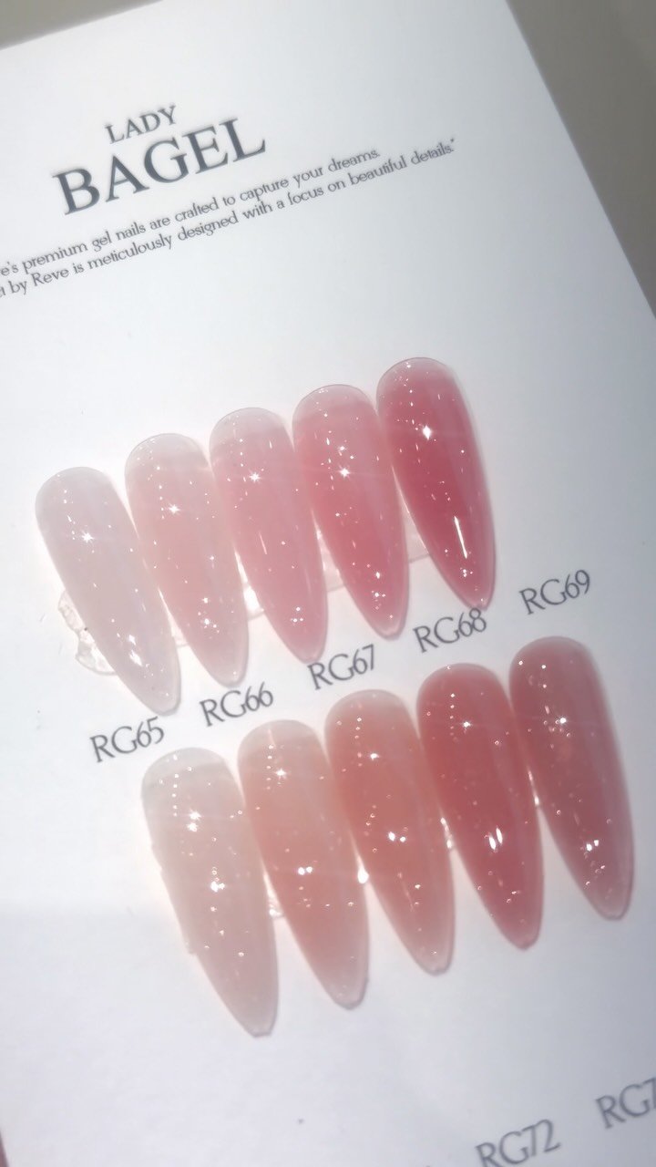nail_ilang 게시물 이미지: @reveinnail_korea 
  #레이디베이글 

자잘한 글리터덕에 촉촉함 상승💓