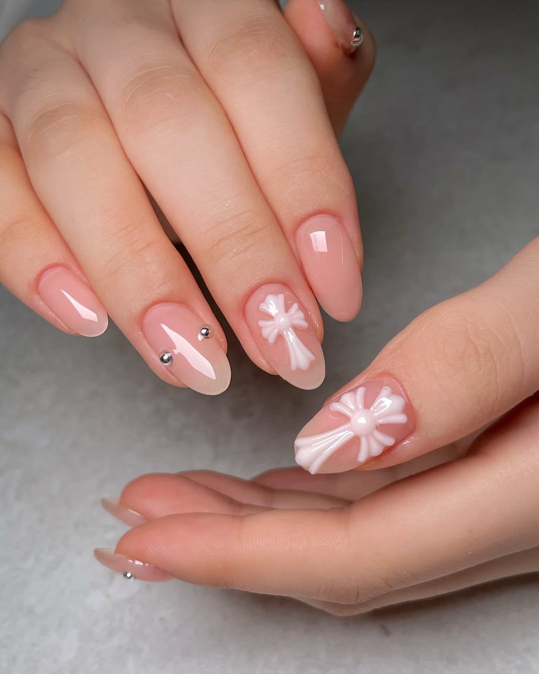 nail_luhwa 게시물 이미지: ⠀⠀⠀⠀
캔디젤 레이디모어 누드핑크 시럽네일에 크롬파츠 포인트 콕
러블리힙네일...