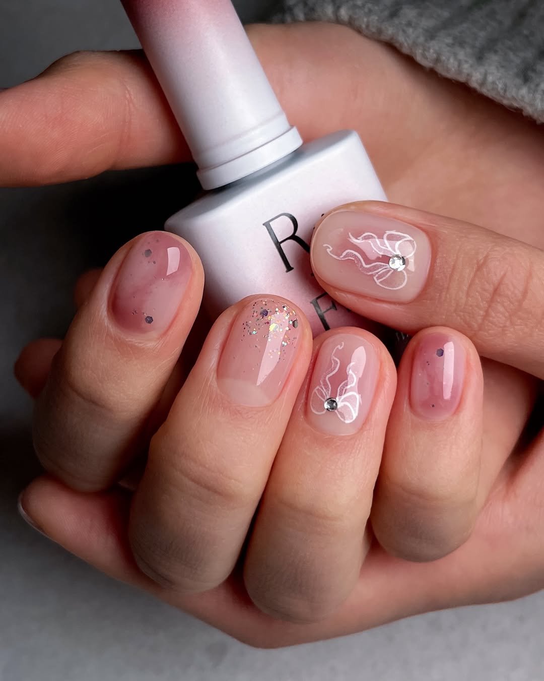 Photo shared by 네일루화 - 망원네일 합정네일 홍대네일 on February 17, 2026 tagging @reveinnail_korea. May be an image of one or more people, fingernails and text.