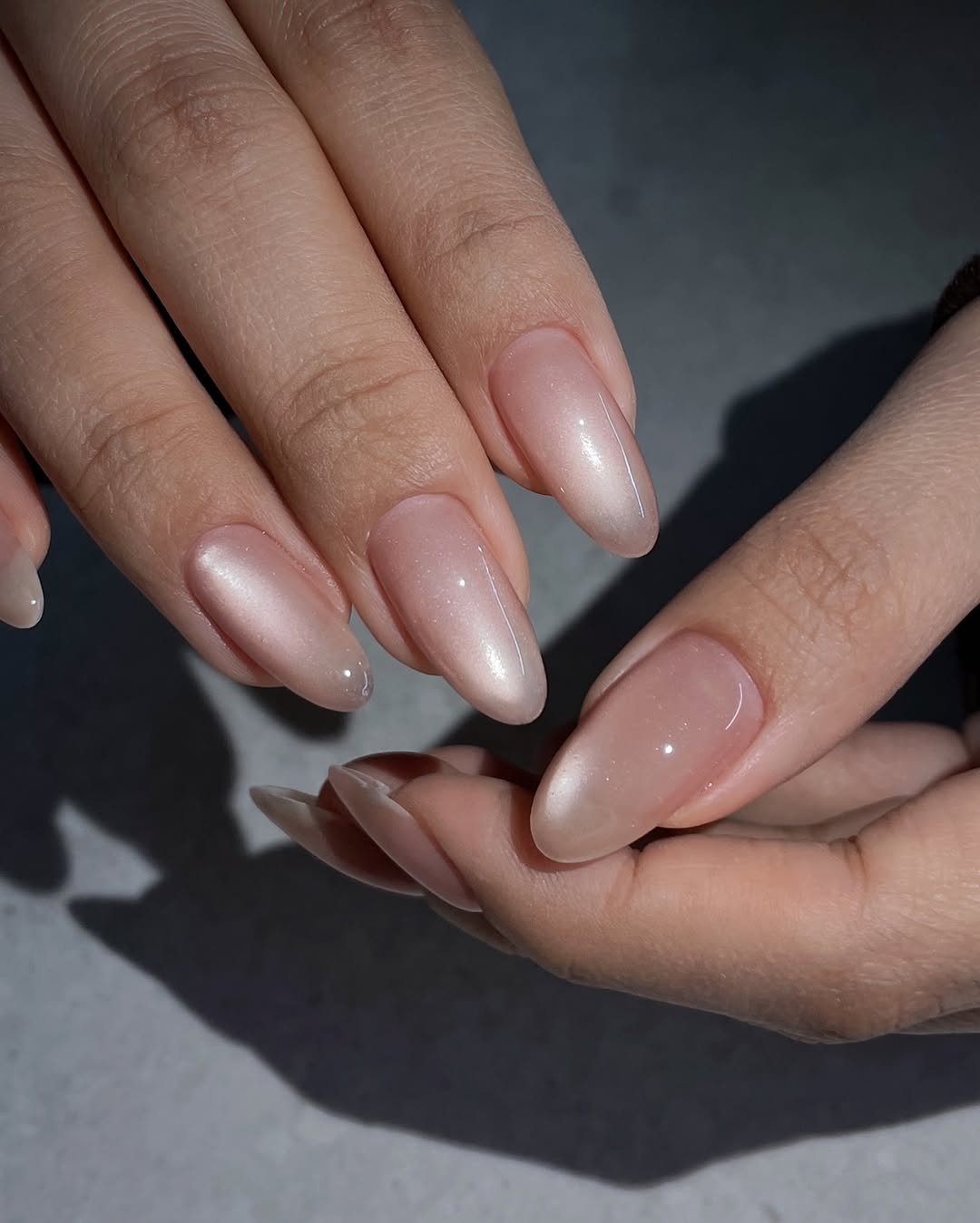 Photo shared by 네일루화 - 망원네일 합정네일 홍대네일 on February 20, 2026 tagging @rozyhip_official. May be an image of one or more people, fingernails and text.