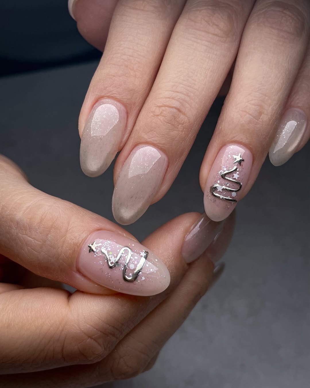 Photo shared by 네일루화 - 망원네일 합정네일 홍대네일 on December 24, 2025 tagging @reveinnail_korea. May be an image of one or more people, fingernails and text.