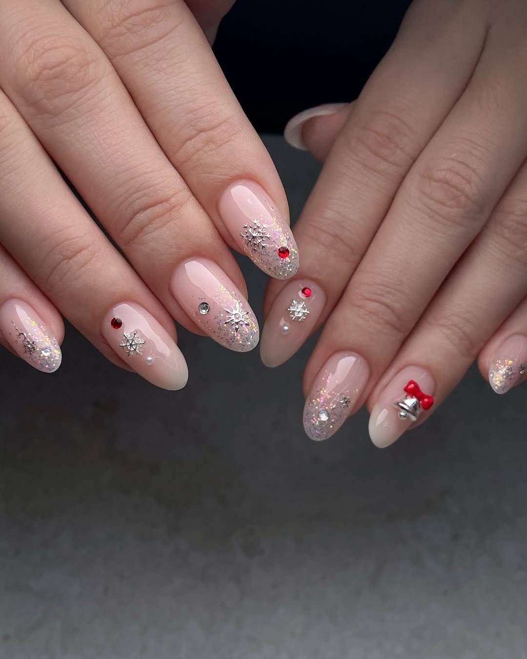 Photo by 네일루화 - 망원네일 합정네일 홍대네일 on December 26, 2025. May be an image of one or more people, fingernails and text.