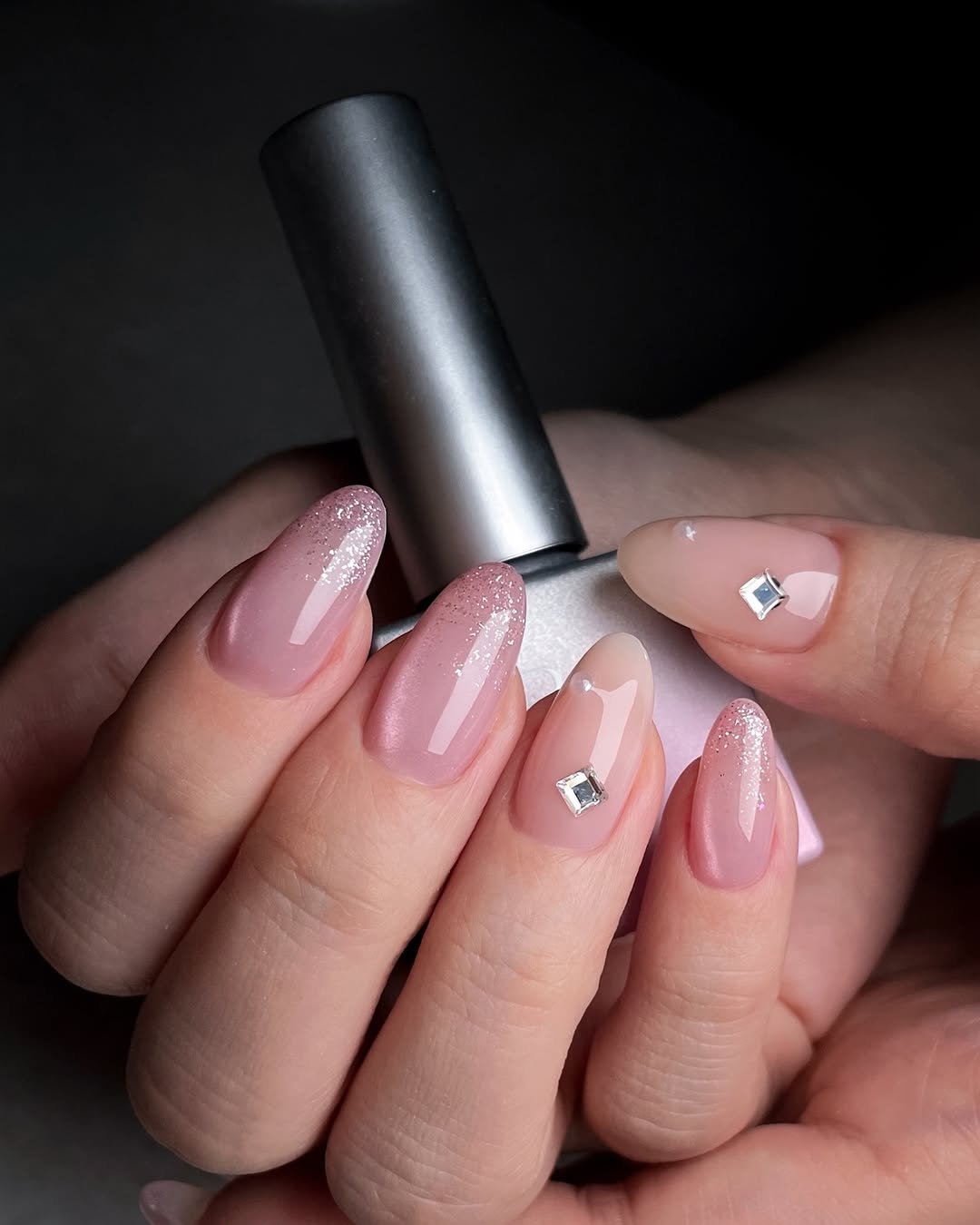 Photo shared by 네일루화 - 망원네일 합정네일 홍대네일 on February 20, 2026 tagging @rozyhip_official. May be an image of one or more people, fingernails and text.