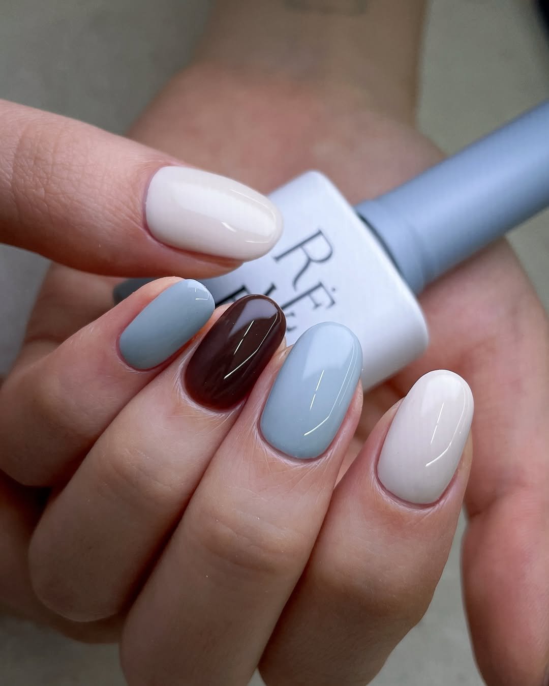 Photo shared by 네일루화 - 망원네일 합정네일 홍대네일 on September 27, 2025 tagging @reveinnail_korea. May be an image of one or more people, fingernails and text.