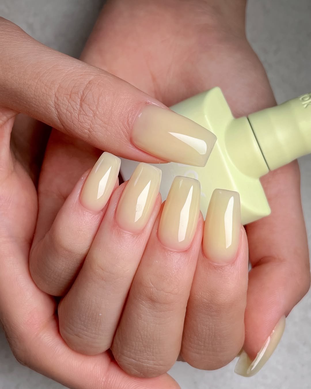 nail_luhwa 게시물 이미지: ⠀⠀⠀⠀
레몬코어🍋

상큼하고 화사한 레몬 시럽네일 풀콧네일
통통 튀는 여름네일...