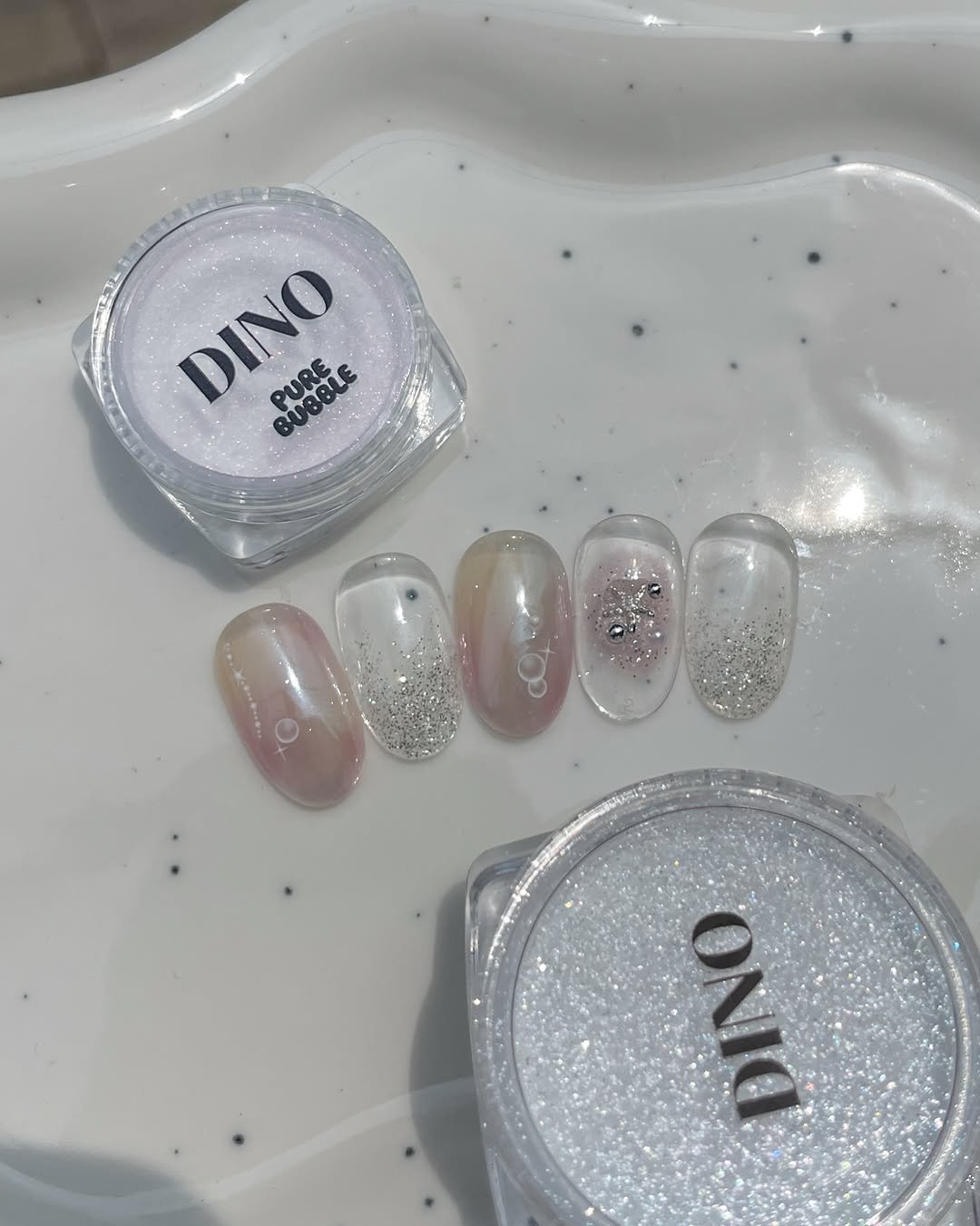 nail_luhwa 게시물 이미지: ⠀⠀⠀⠀
디노 퓨어버블 파우더랑 BB글리터 조합으로
완성한 여름네일🩵

마블네일에...