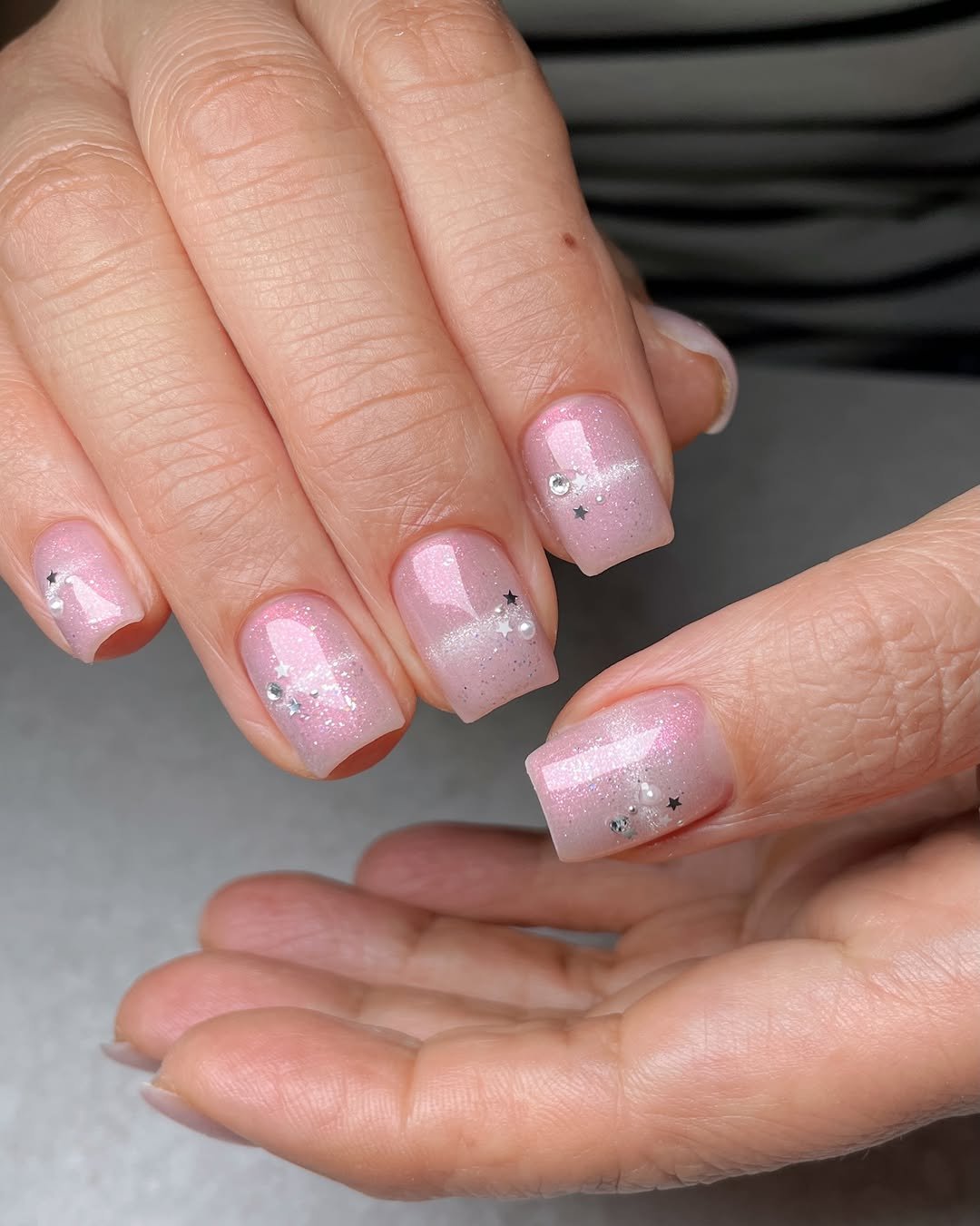 nail_luhwa 게시물 이미지: ⠀⠀⠀⠀
6월 이달의아트💕

더젤 러블리버블로 바코드네일 하고,
디보크 브라이덜샤워...