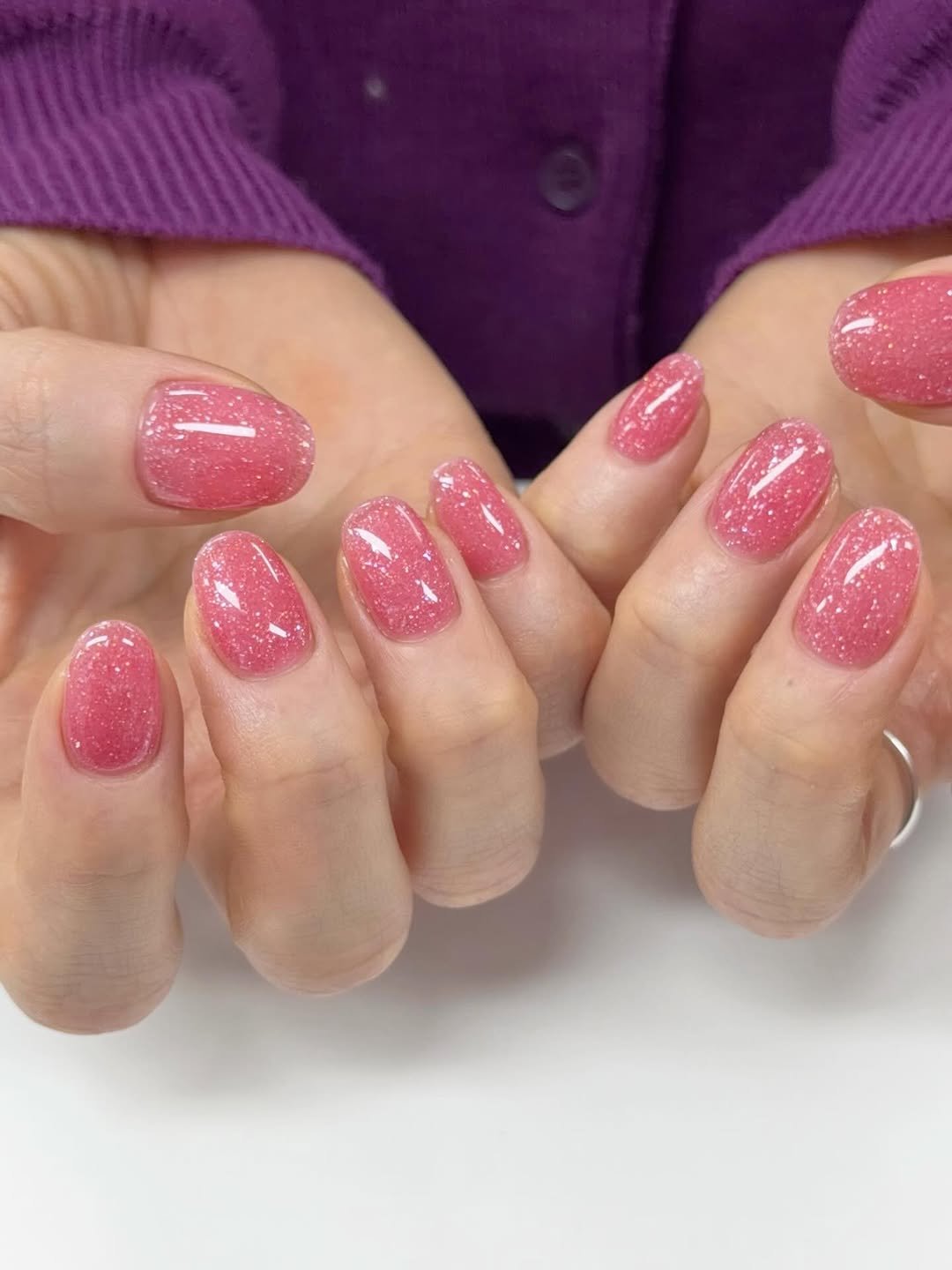 Photo by 네일미뉴 𝗺𝗶𝗻𝗲𝘄 | 안산네일 고잔동네일 in 안산 25시광장 with @cloud_official___. May be an image of one or more people, fingernails and text.