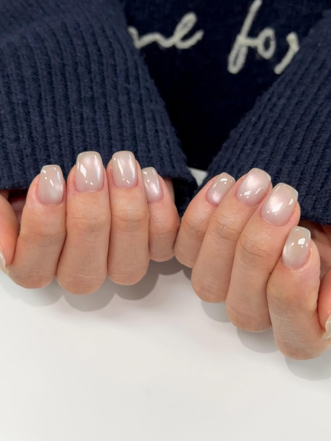 Photo by 네일미뉴 𝗺𝗶𝗻𝗲𝘄 | 안산네일 고잔동네일 in 안산 25시광장 with @rozyhip_official. May be an image of one or more people, fingernails and text.