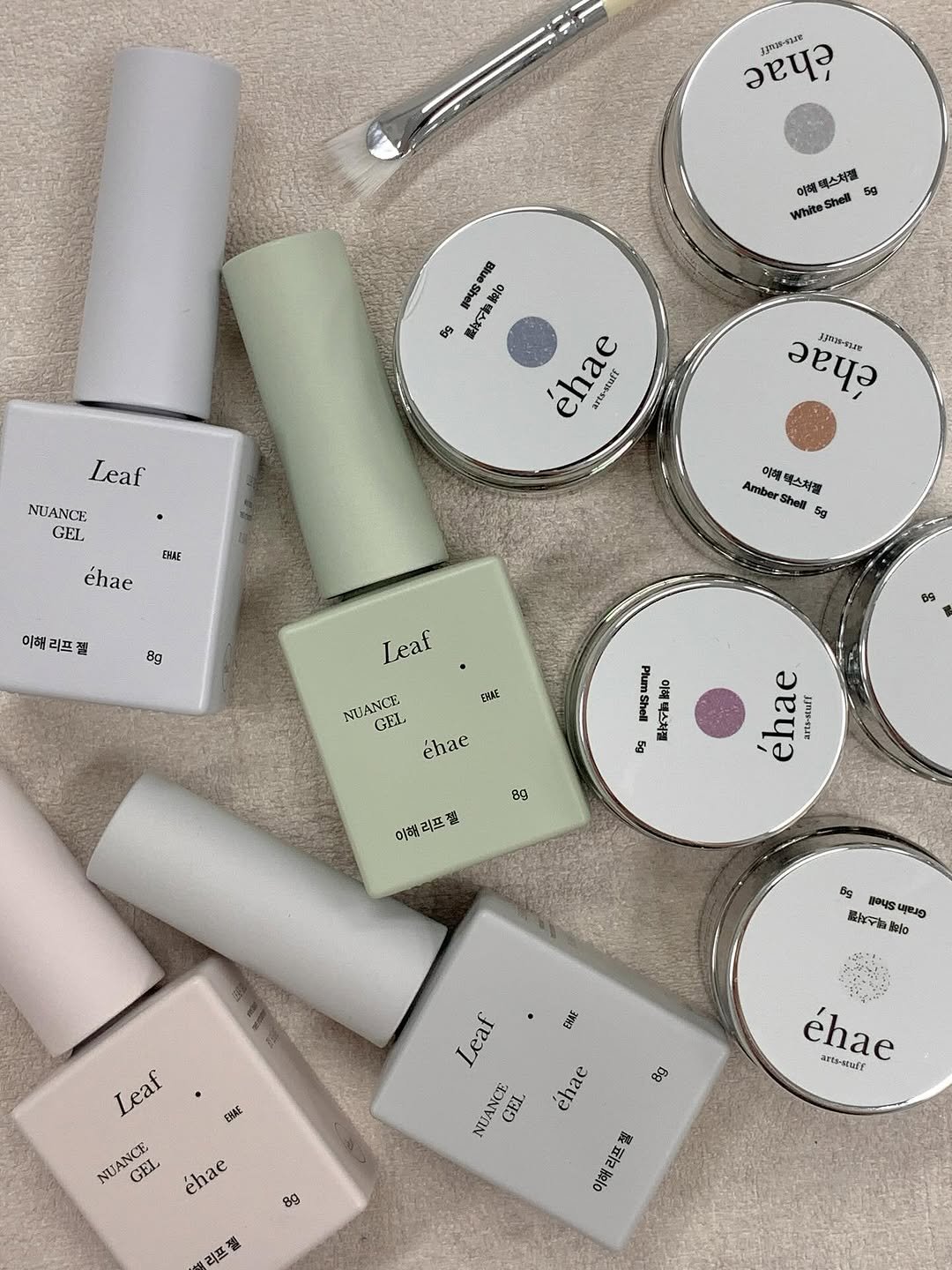 Photo shared by 네일미뉴 𝗺𝗶𝗻𝗲𝘄 | 안산네일 고잔동네일 on October 04, 2025 tagging @ehae__official. May be an image of one or more people, makeup, cosmetics, hand cream and text that says 'วงอ 3.-22 이해 렉스처젤 5g White Shell ផ្កបុន selo Bg 販本 Leaf NUANCE GEL ehae arts-aoff యಾರ్್ಾ 12728-5225 ERAE éhae 야해 덱스처젤 Amber Shall 5g 이해 이해리프젤 8g Leaf 09 ESAE NUANCE GEL ehae ou E/O Rイ 89 ৪0 Blo8 리프 젤 ehae arts-suff 6ig ផ្លូវមុន แอบุร Grene 最好物 Seio ENAE EHAE Leaf NUANCE GEL ehae leaf NUANCE GEL 8g éhae মध-्ट्षी 8g ehae 야해리프잼 리프젤'.