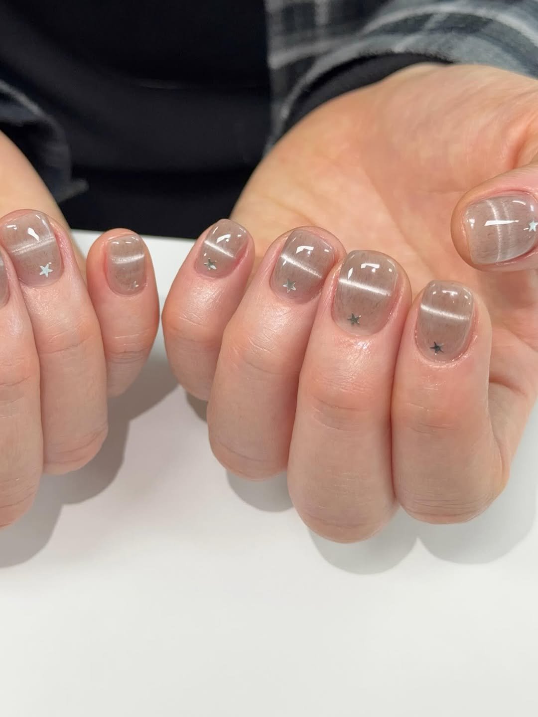 Photo by 네일미뉴 𝗺𝗶𝗻𝗲𝘄 | 안산네일 고잔동네일 in 안산 25시광장 with @moregelofficial. May be an image of one or more people, fingernails and text.