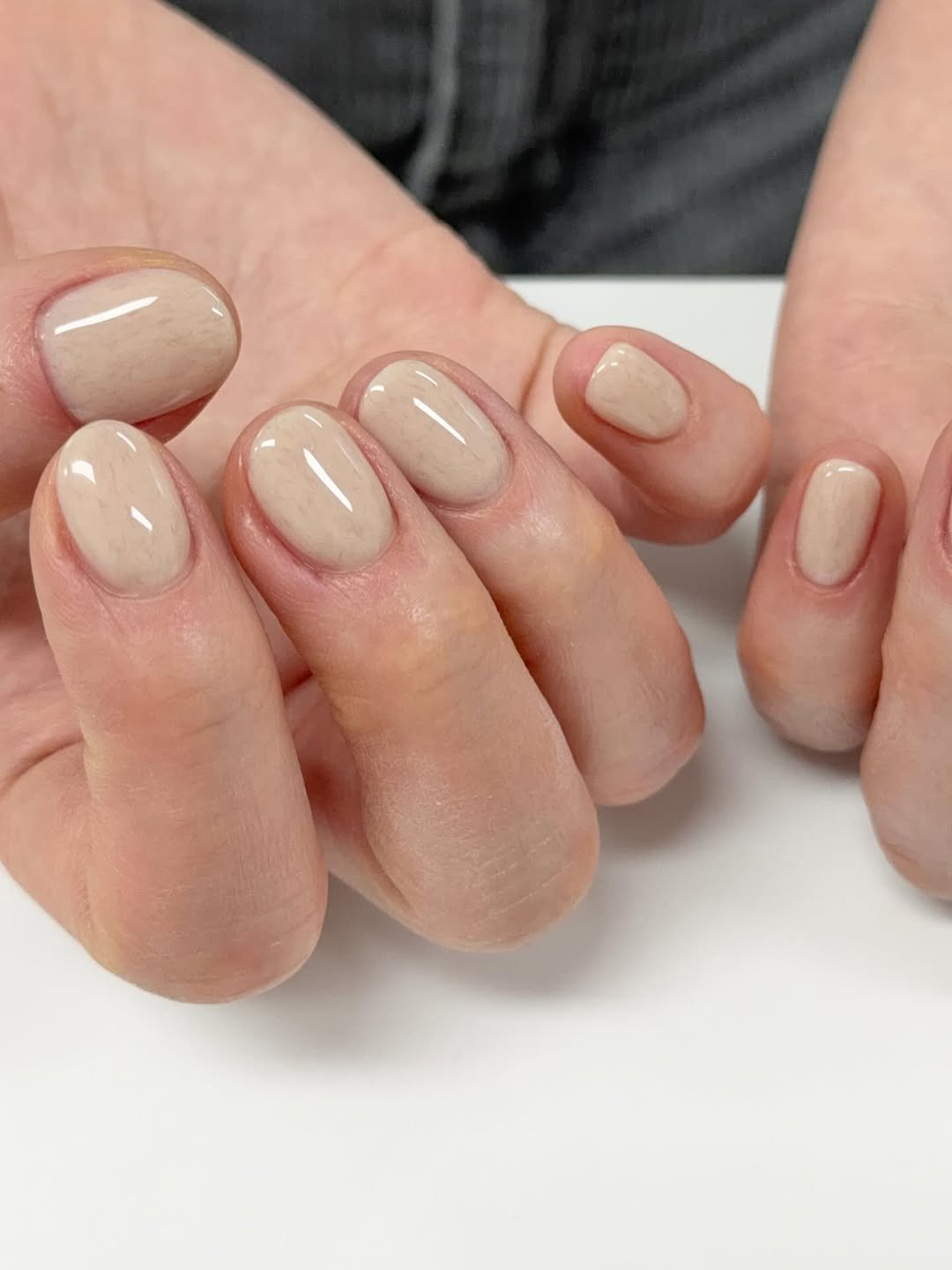 Photo by 네일미뉴 𝗺𝗶𝗻𝗲𝘄 | 안산네일 고잔동네일 in 안산 25시광장 with @nekogel_official. May be an image of one or more people, fingernails and text.