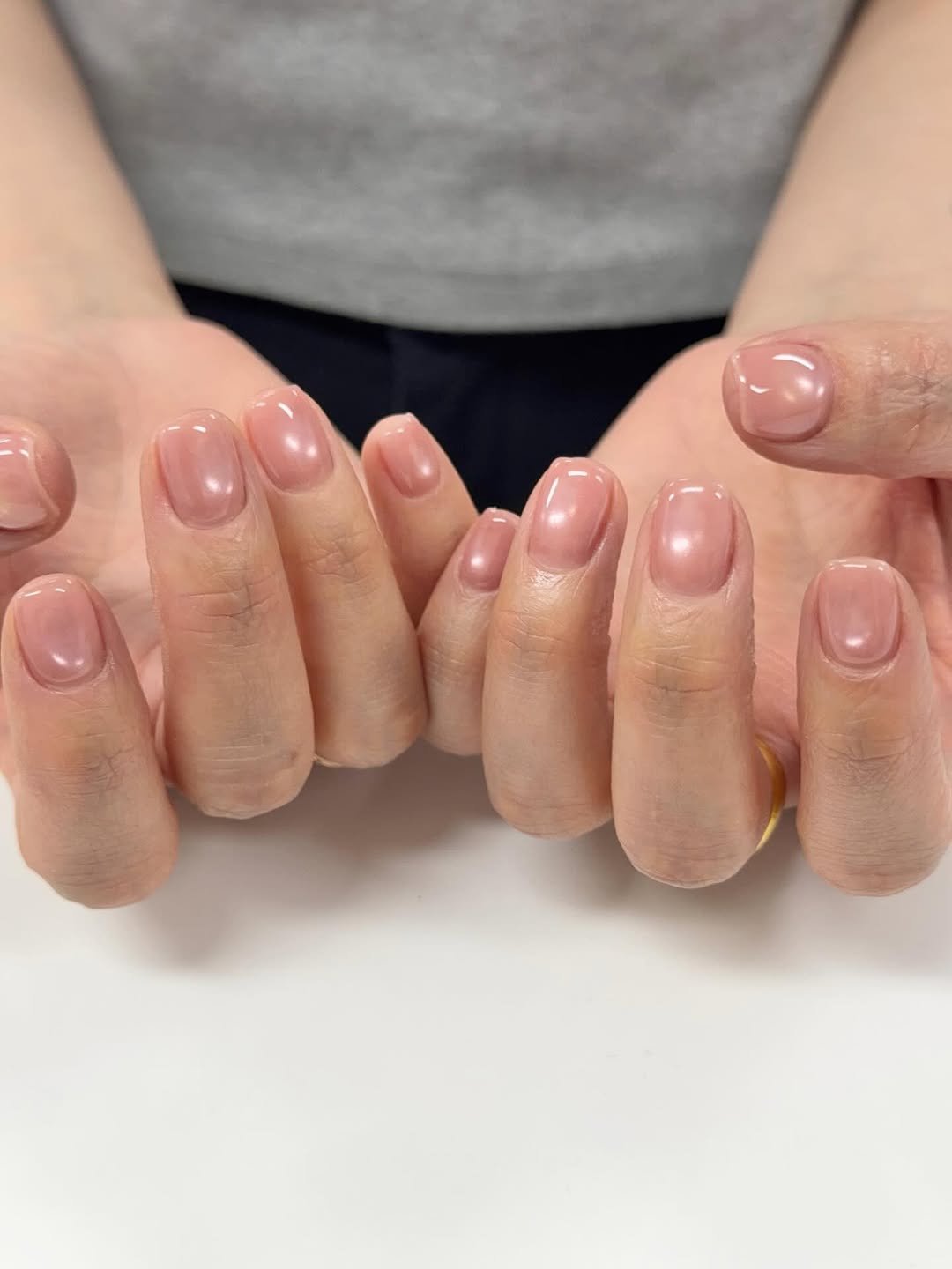 Photo by 네일미뉴 𝗺𝗶𝗻𝗲𝘄 | 안산네일 고잔동네일 in 안산 25시광장 with @reveinnail_korea. May be an image of one or more people, fingernails and text.