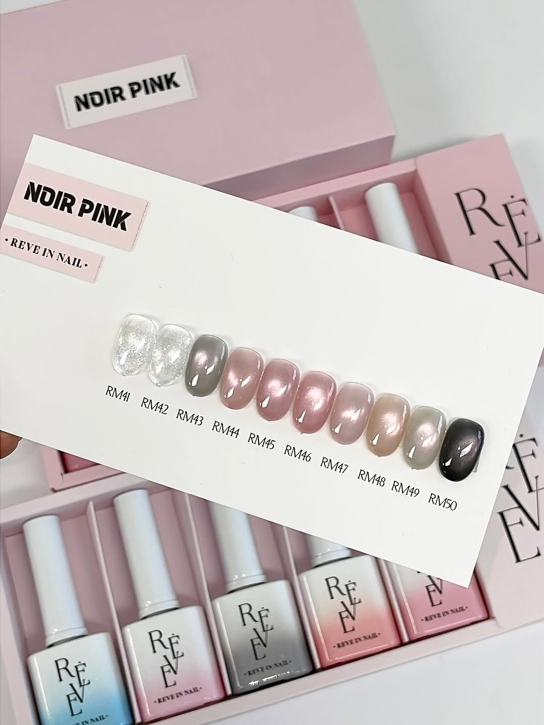 Photo shared by 네일미뉴 𝗺𝗶𝗻𝗲𝘄 | 안산네일 고잔동네일 on April 21, 2026 tagging @reveinnail_korea. May be an image of one or more people, fingernails and text.