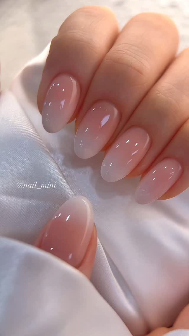 nail_mini 게시물 이미지: 너어무 예쁜 우리 고객님의 웨딩네일 💍✨
클래식한 결혼식엔 역시 그라데이션만 한 게...