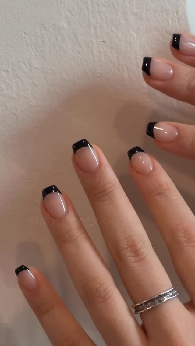 nail_rosewood 게시물 이미지: black French nails 🖤👑
.
.
.
.

🌷1:1 private...
