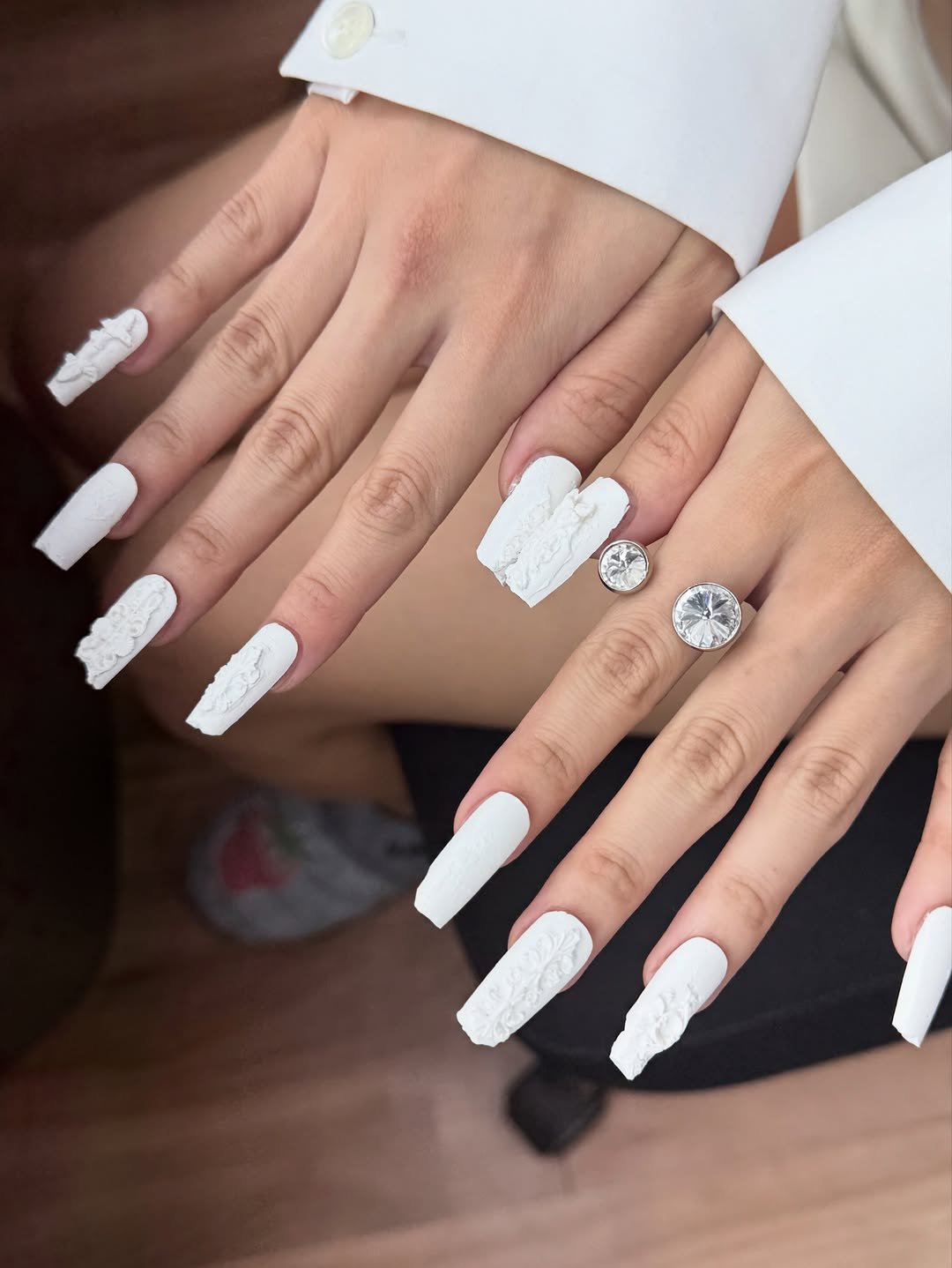 nail_unistella 게시물 이미지: 부서지는 네일 만들기 너무 재밌었다. 💖
만드는 과정이 진짜 행복.
석고로 네일...