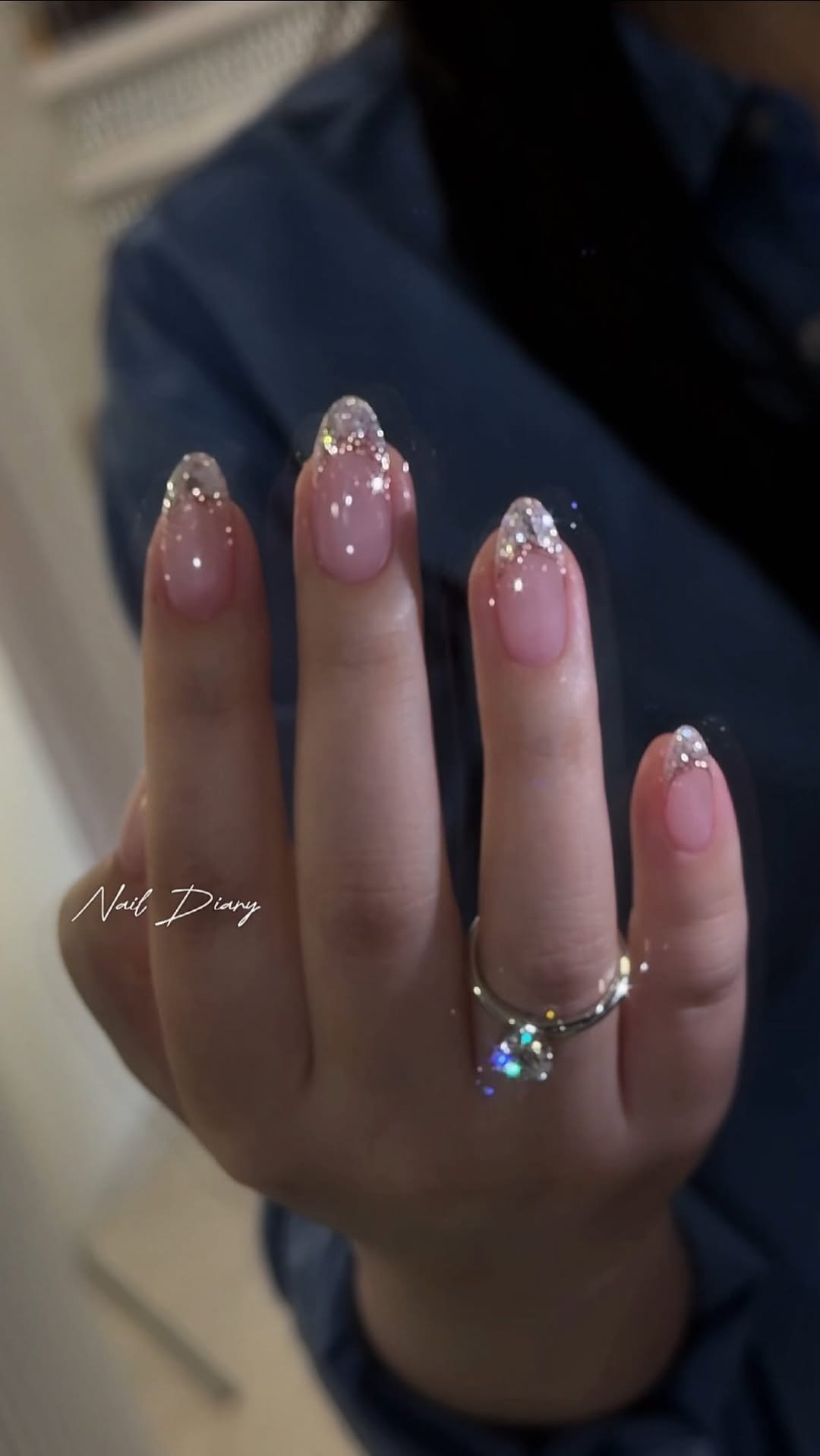 naildiary0 게시물 이미지: 웨딩네일💍✨
크고 영롱한 다이아에 
네일이 꿀리면 안된다아
온통 이생각으로...