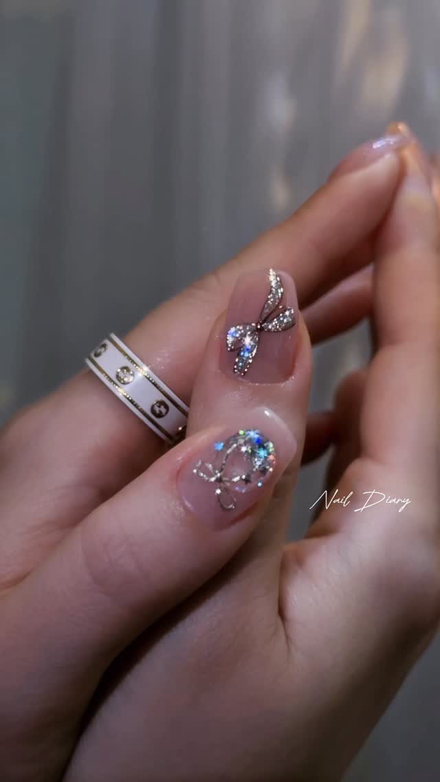 naildiary0 게시물 이미지: 투명 반짝임의 끝 스노우볼🎄
뿌옇거나 옐로잉 없이
수정구슬느낌 그대로✨

이거진짜...