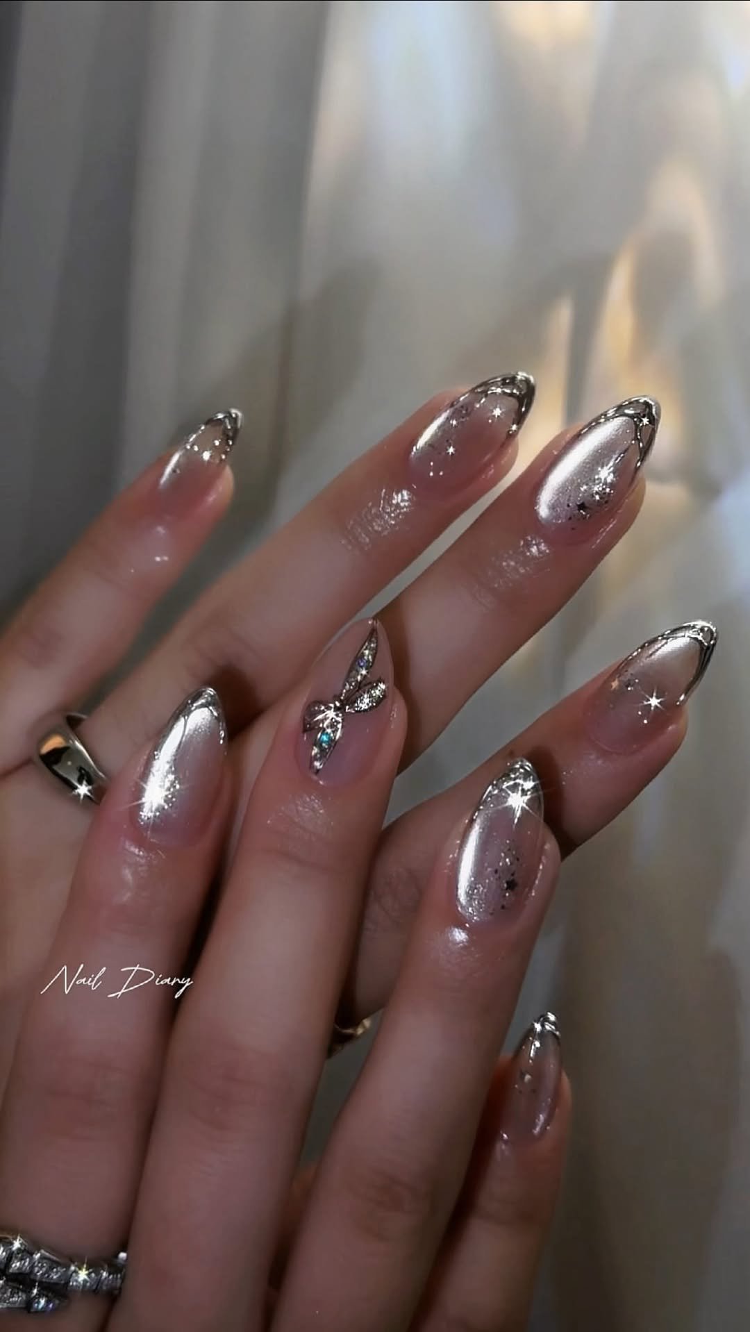 naildiary0 게시물 이미지: 넬다 컬렉션중 젤 많이 찾으시는
영롱 누드 자석젤✨
내 최애컬러🤭
빛이 손끝에...