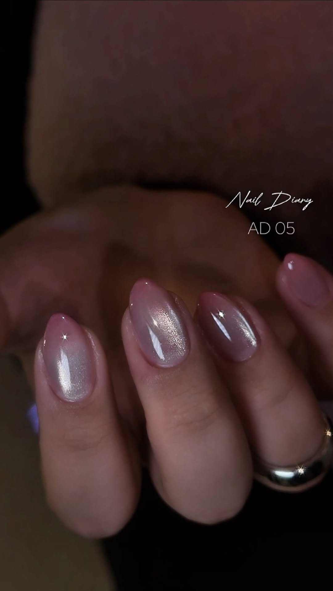 naildiary0 게시물 이미지: 달빛 닮은 영롱실버와
소프티한 그라데이션
이런분위기도...